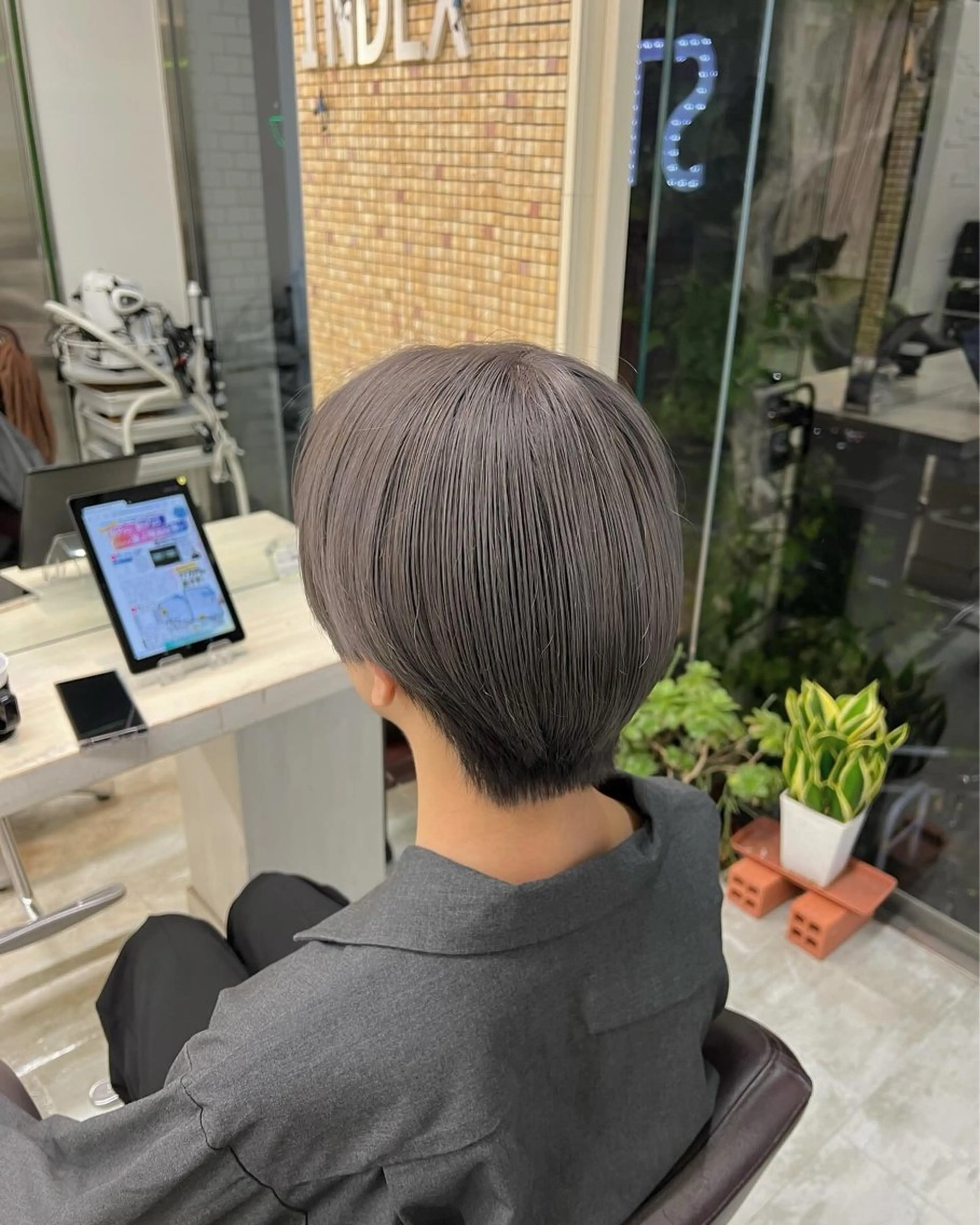 ショート カラー 切りっぱなし/ レイヤー/ももかのヘアスタイル