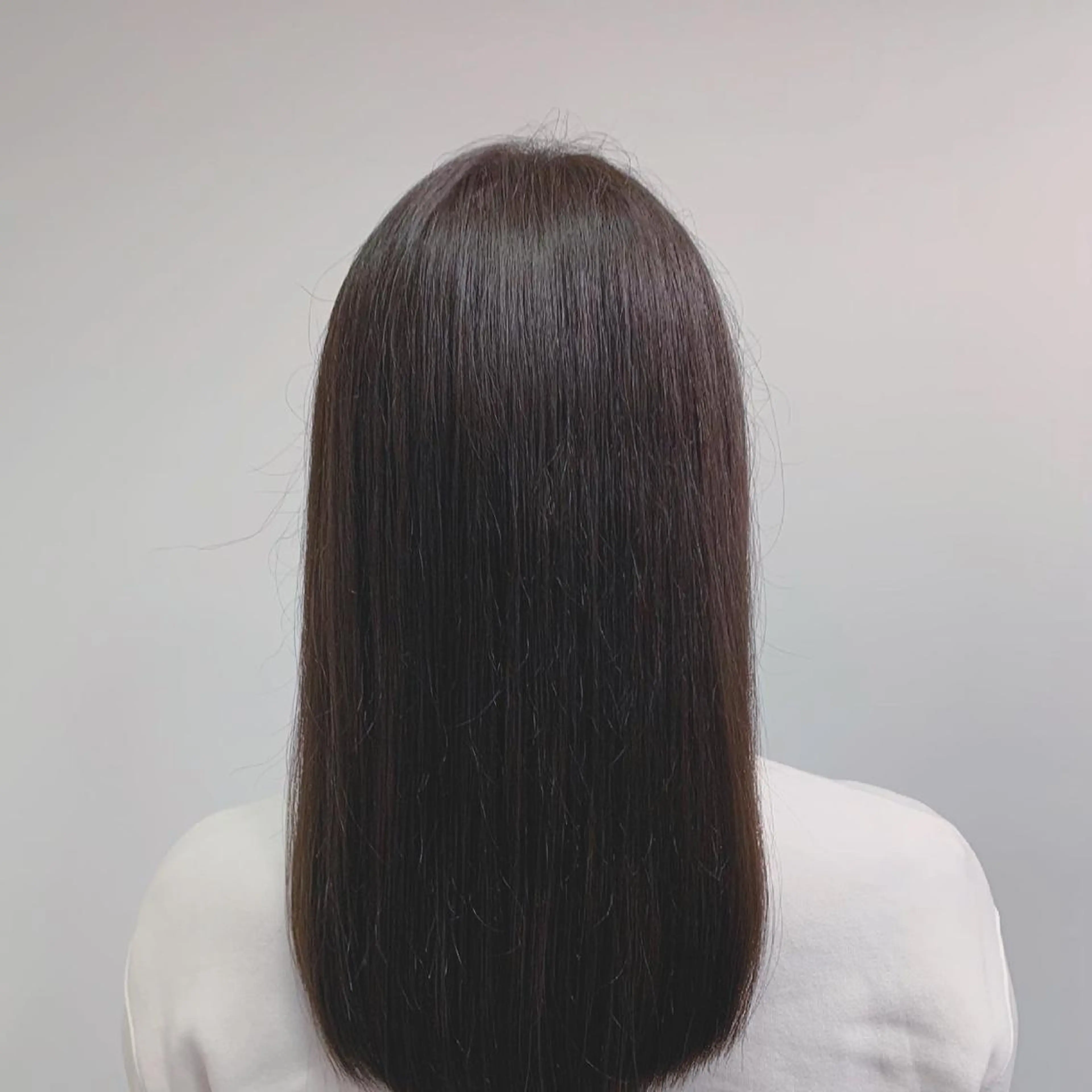 セミロング ウスイマイコ カット/ケアカラーのヘアスタイル