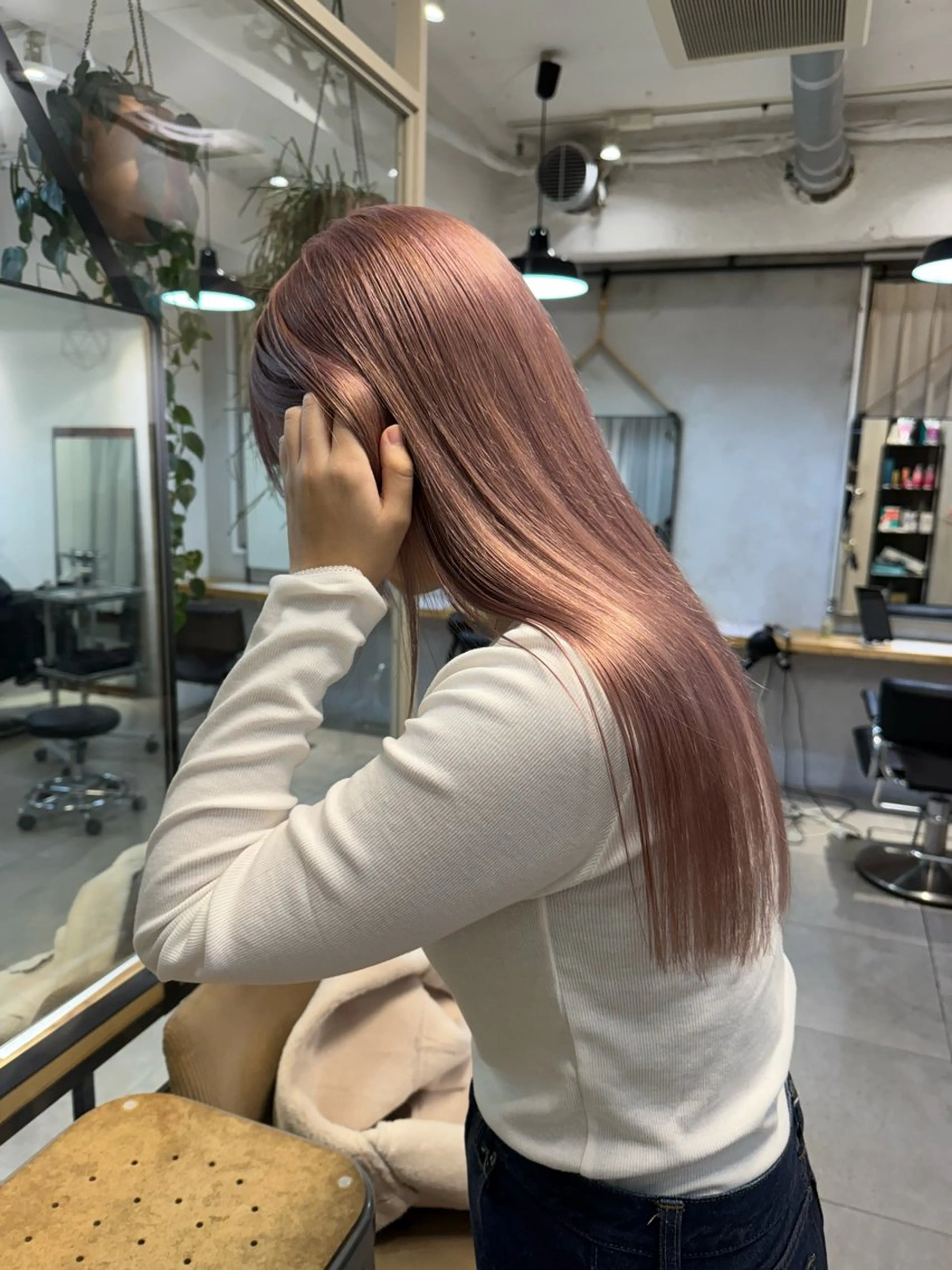 ロング カラー ミルクティー× グレージュMOMOのヘアスタイル
