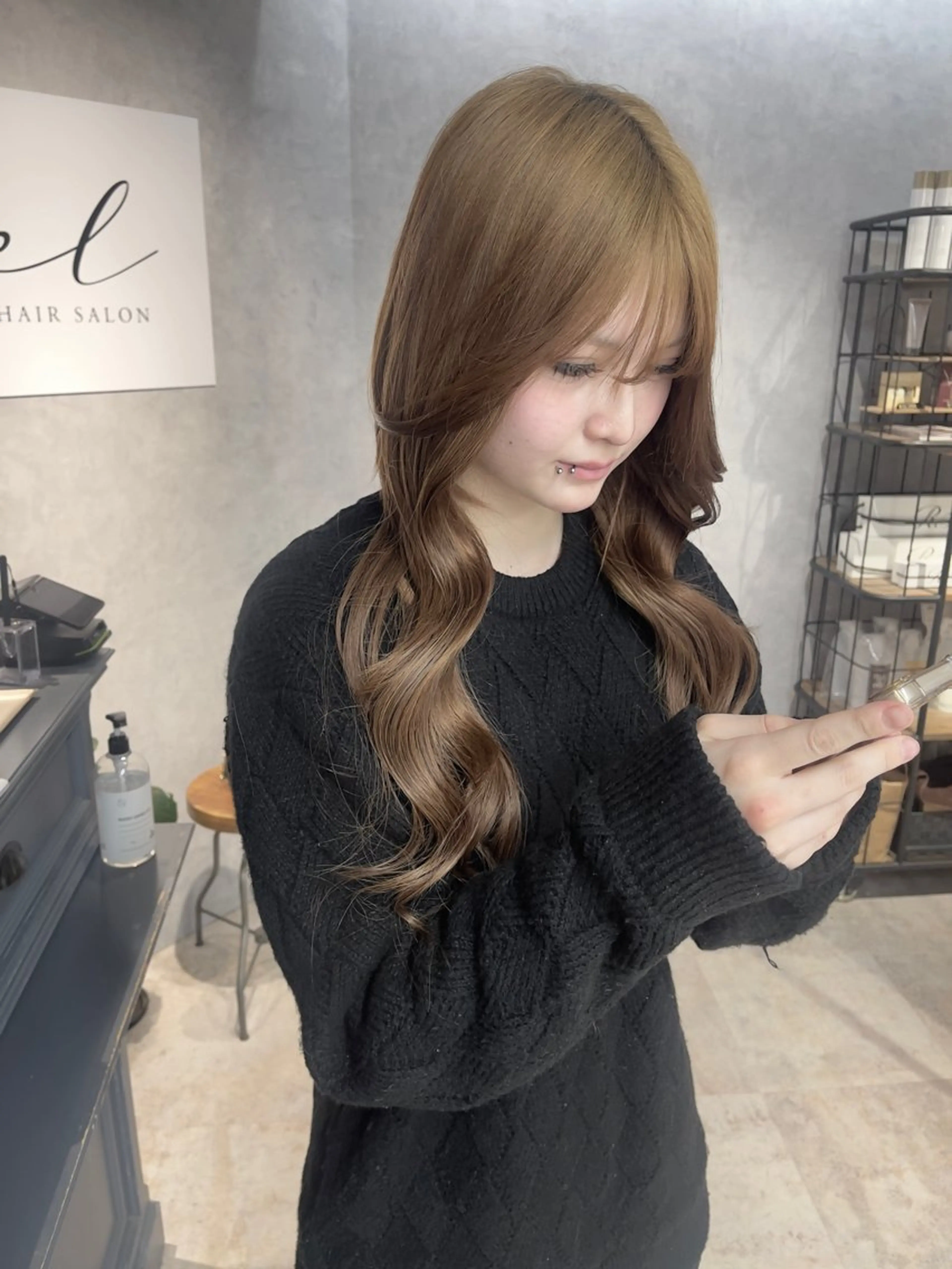 ロング カラー ブリーチ ケアブリーチ ヘアカラー エクステ オフホワイトアンドなんば所属・福西 洋斗のヘアスタイル