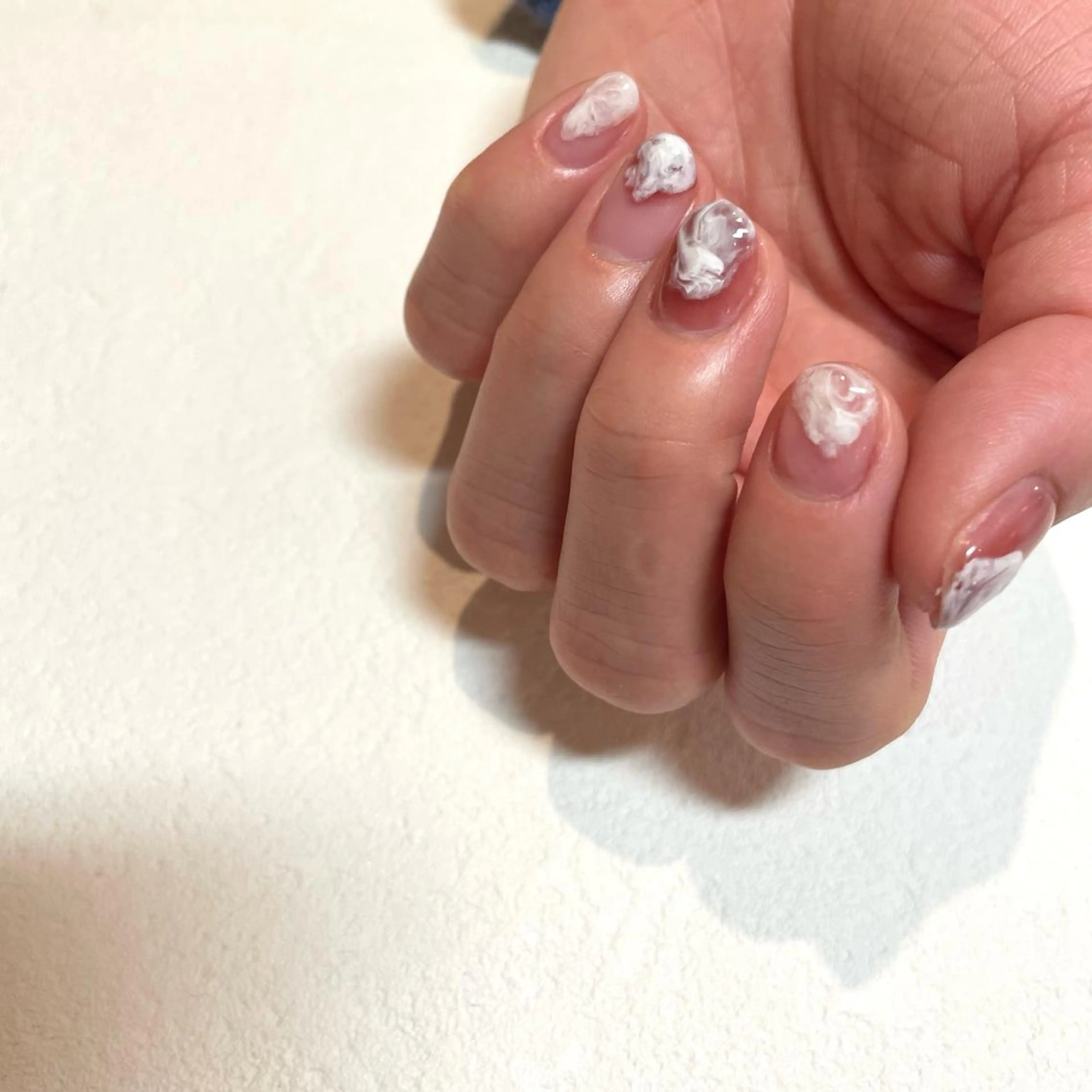 ネイル anyora nail salon所属・大人ワンホン キラキラ／Ayanoのネイルデザイン