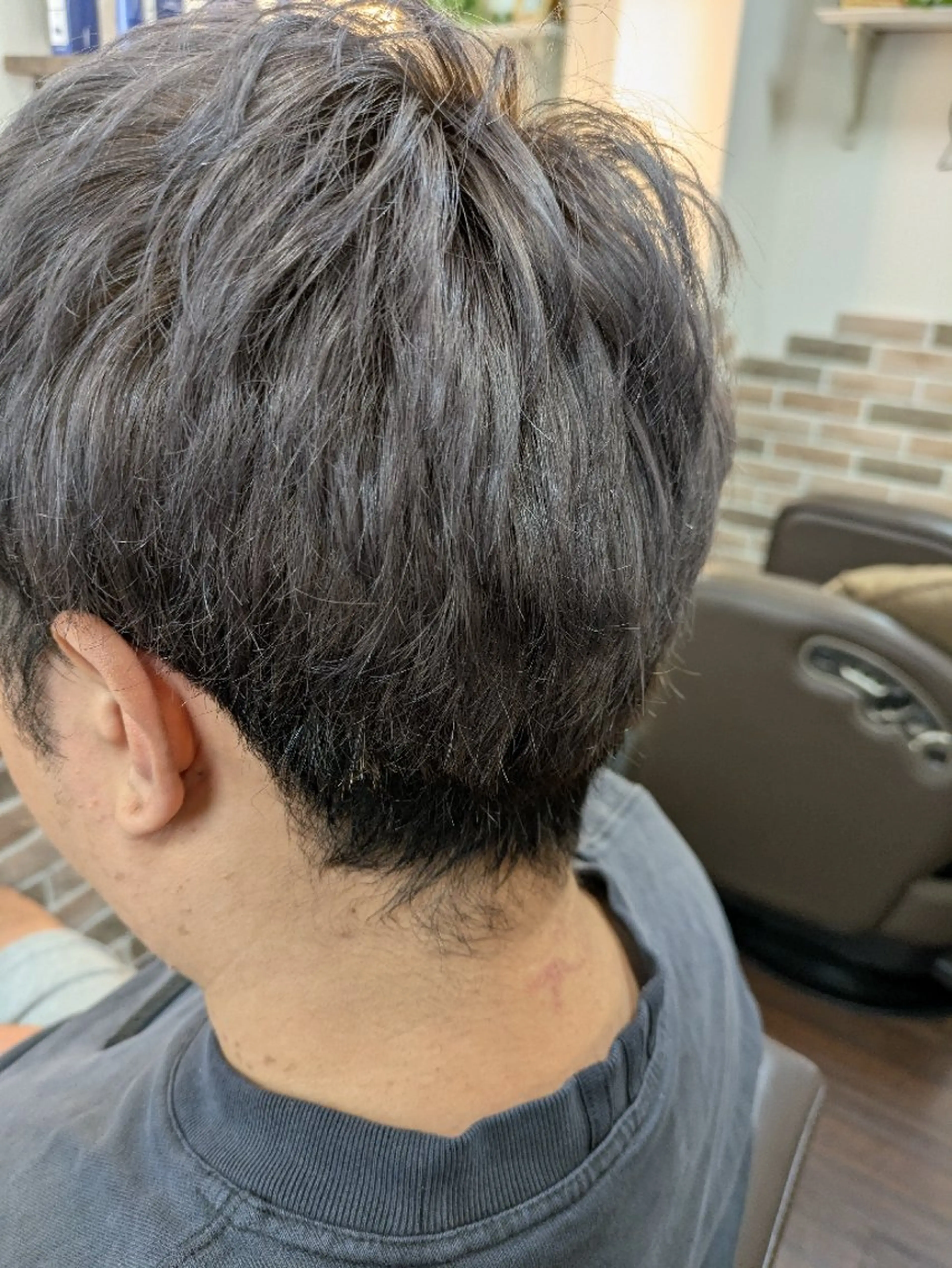 カラー メンズ アッシュ シルバー シルバーアッシュ VIS-a-Vis 本蓮沼店所属・タカマツ アユムのヘアスタイル