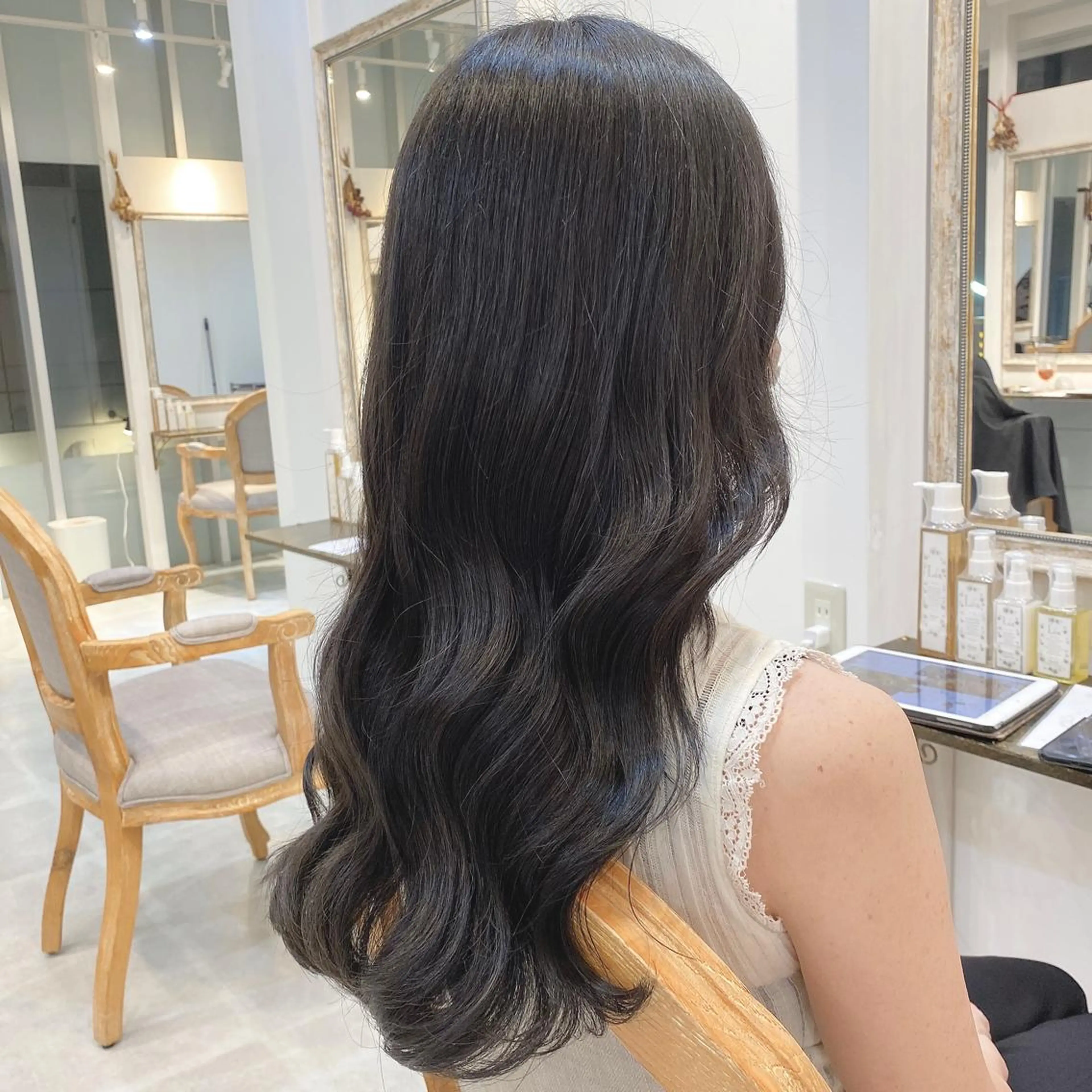 ロング カラー ブリーチなし✨艶髪 カラー𓃲YAGIのヘアスタイル