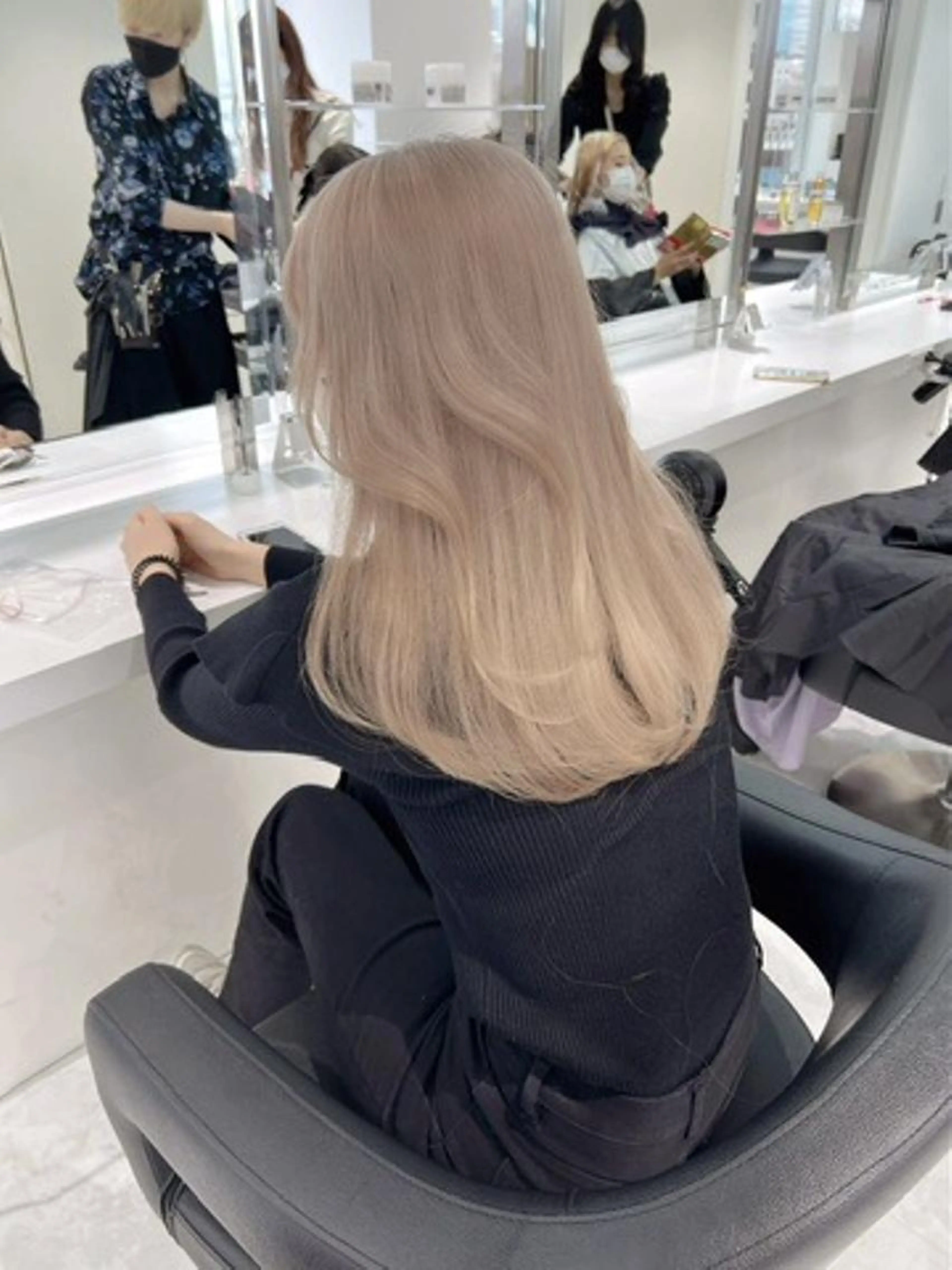 【🪞1日3名様限定🪞】🫧カット＋ケアブリーチ+カラー+オリジナルトリートメント【例ベージュ】🪞の写真