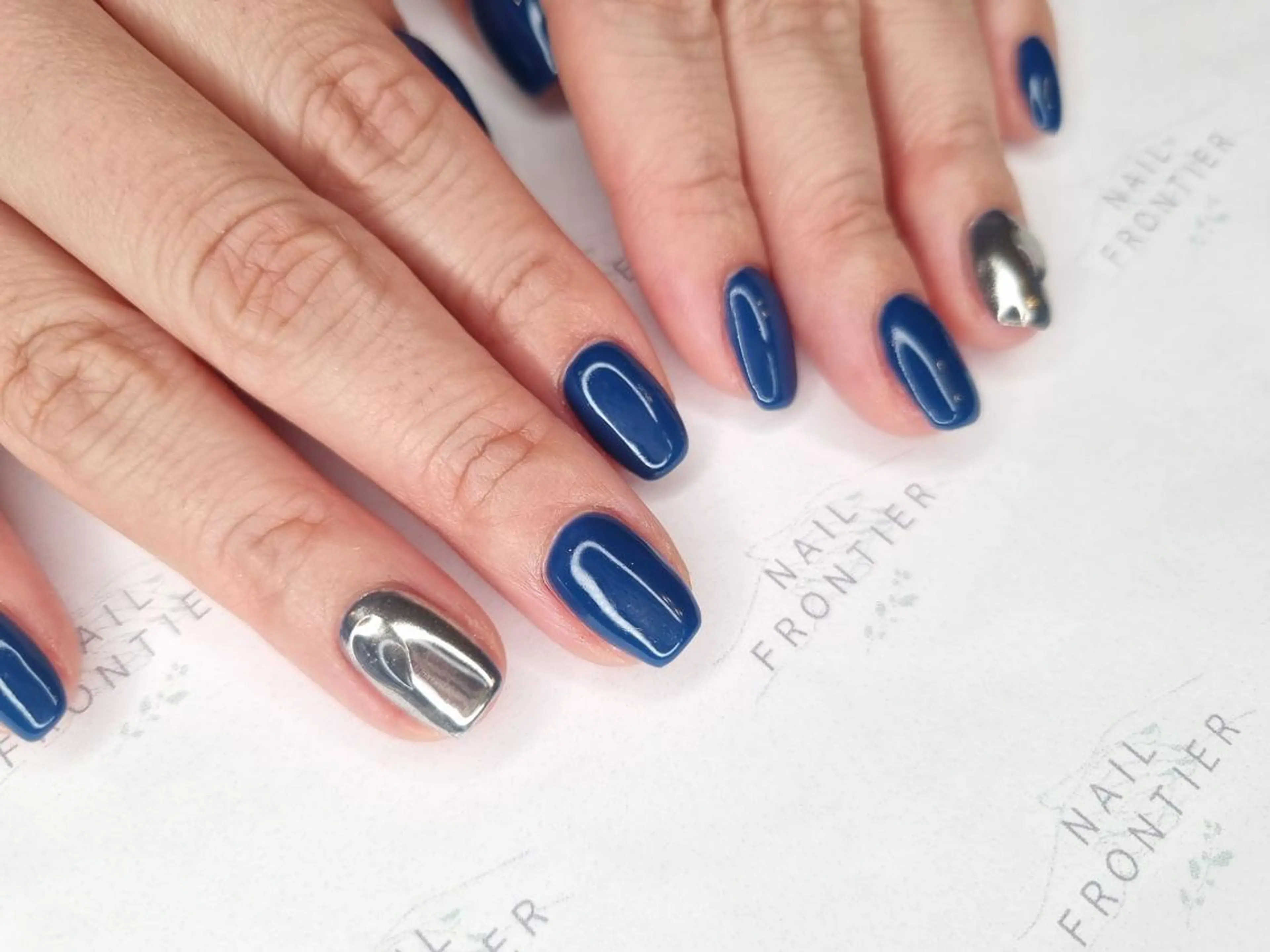 ネイル ミラーネイル ワンカラーネイル 吉祥寺🌟 ネイルフロンティアのネイルデザイン