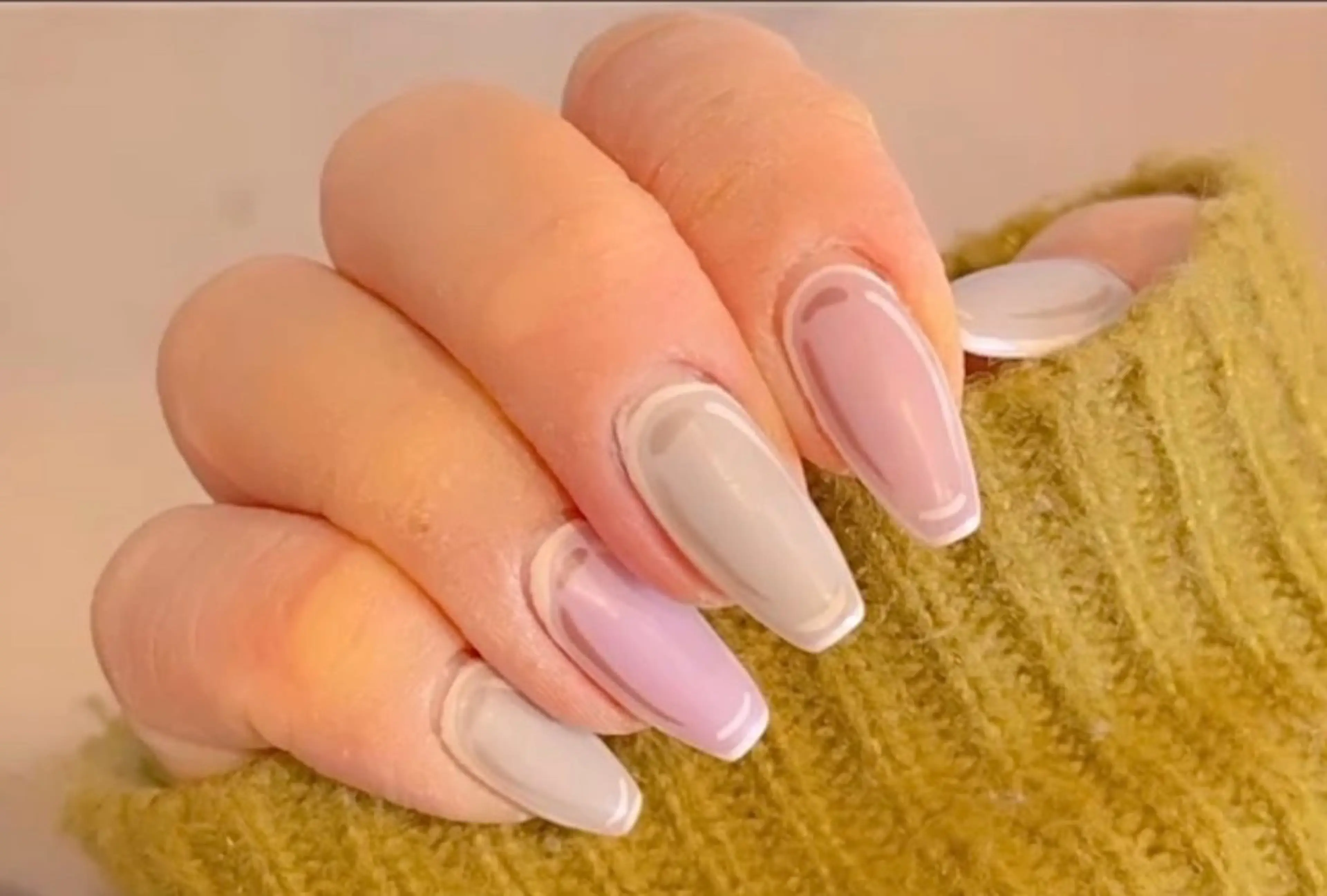 ネイル h △TRIOSのネイルデザイン