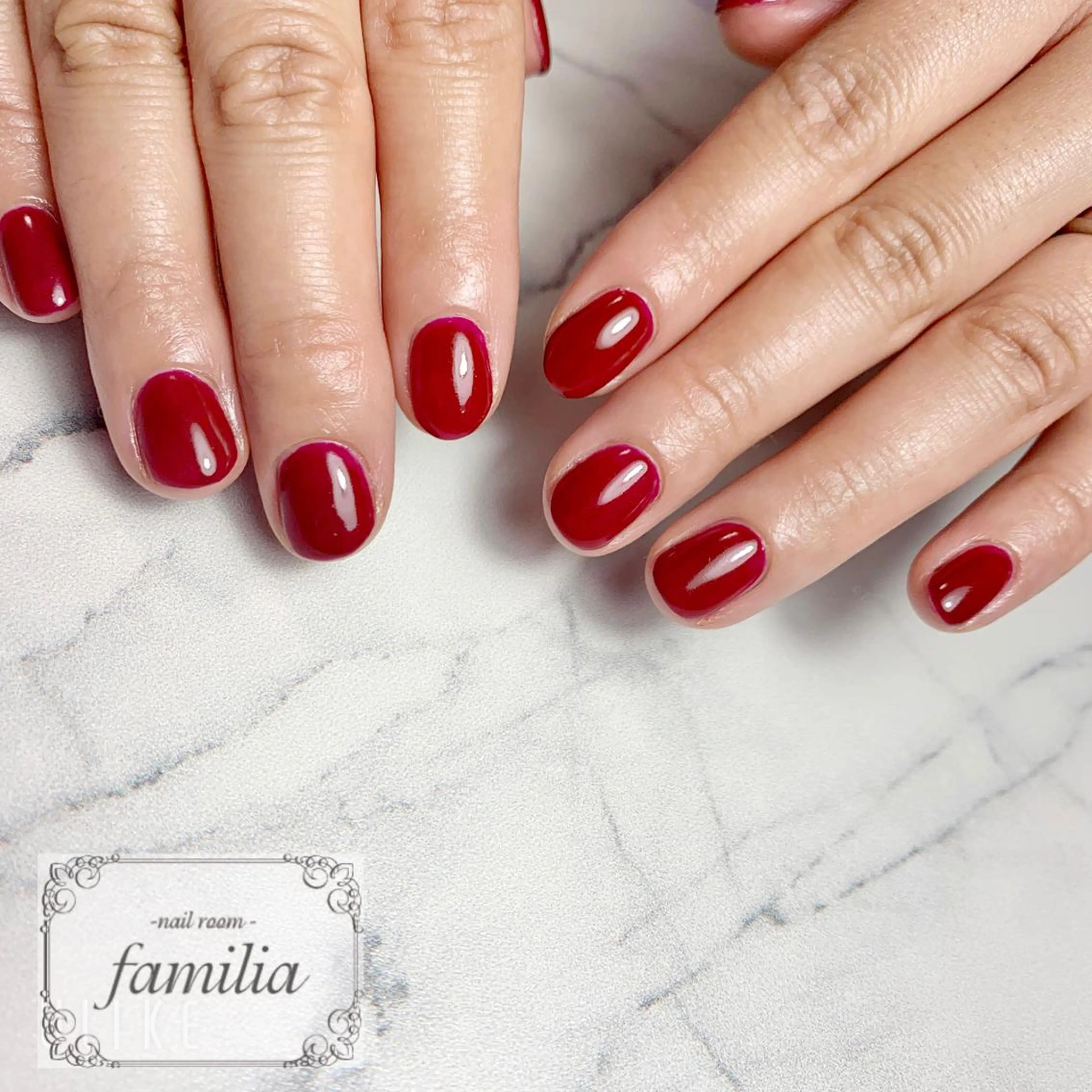 ネイル ワンカラーネイル 赤色 -nailroom- familiaのネイルデザイン