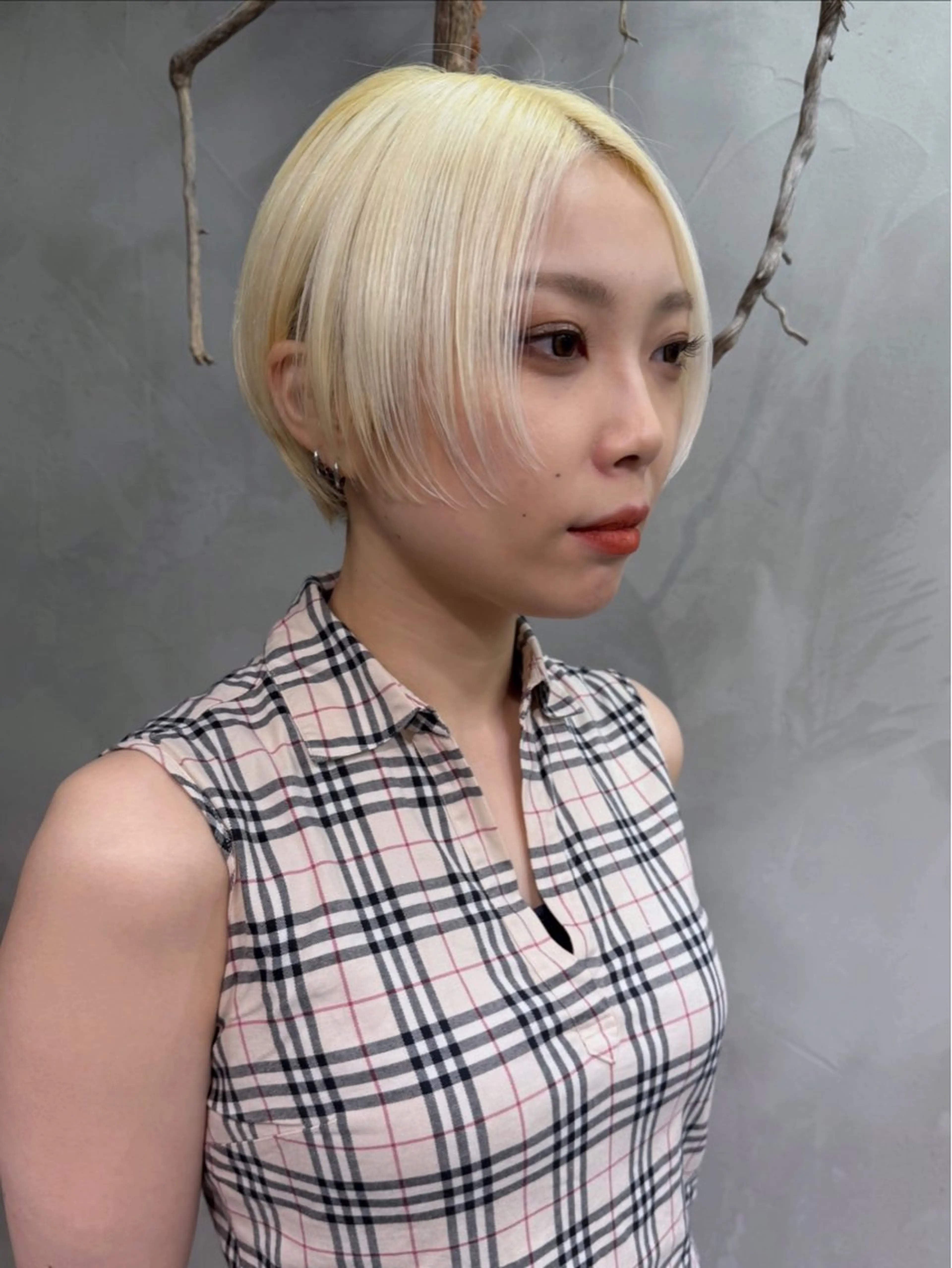 ショート カラー 抜きっぱなしブロンド ブロンド カット ヘアカラー RorriM natsuのヘアスタイル