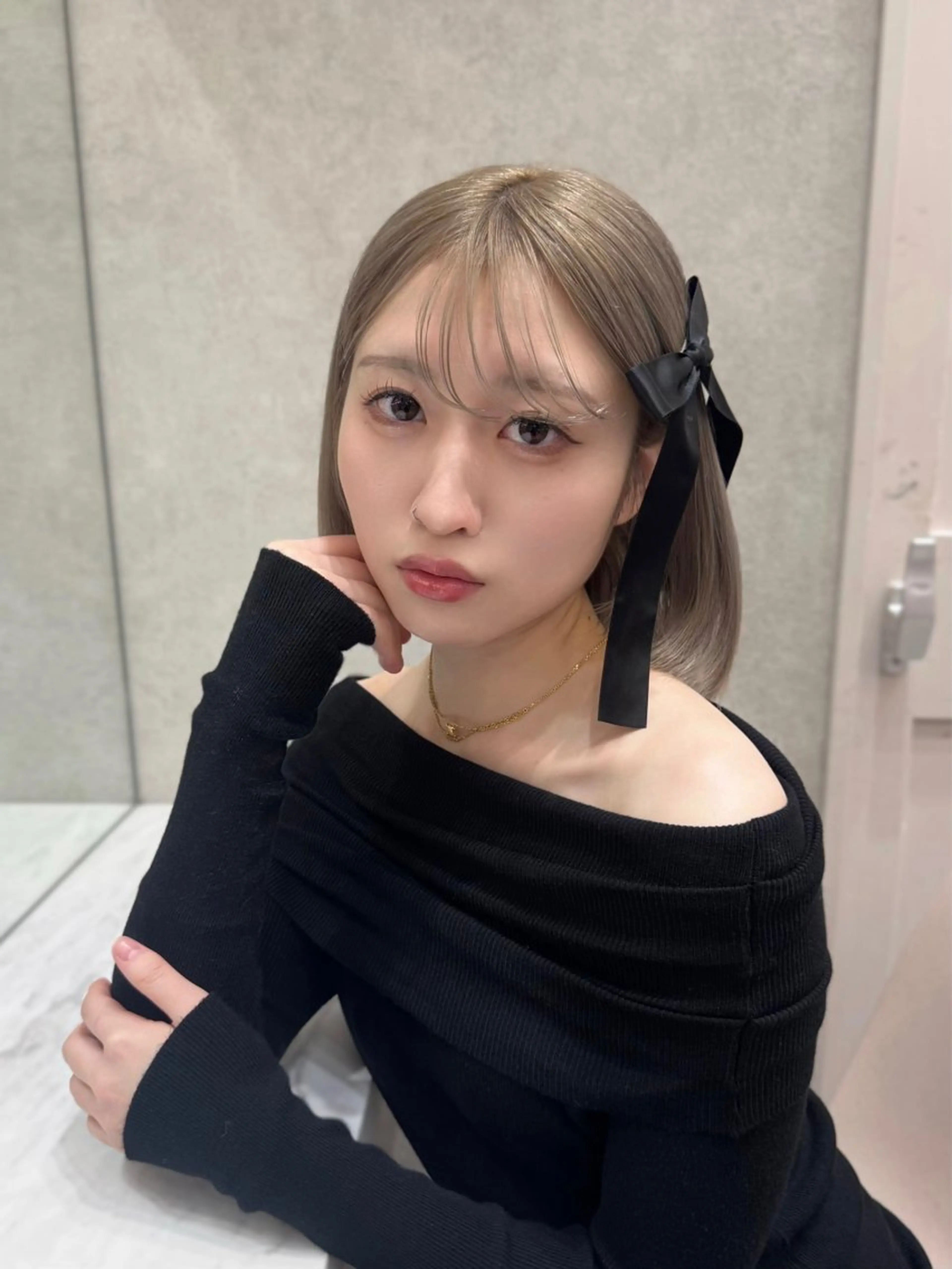 ミディアム karin ボブハイトーンのヘアスタイル