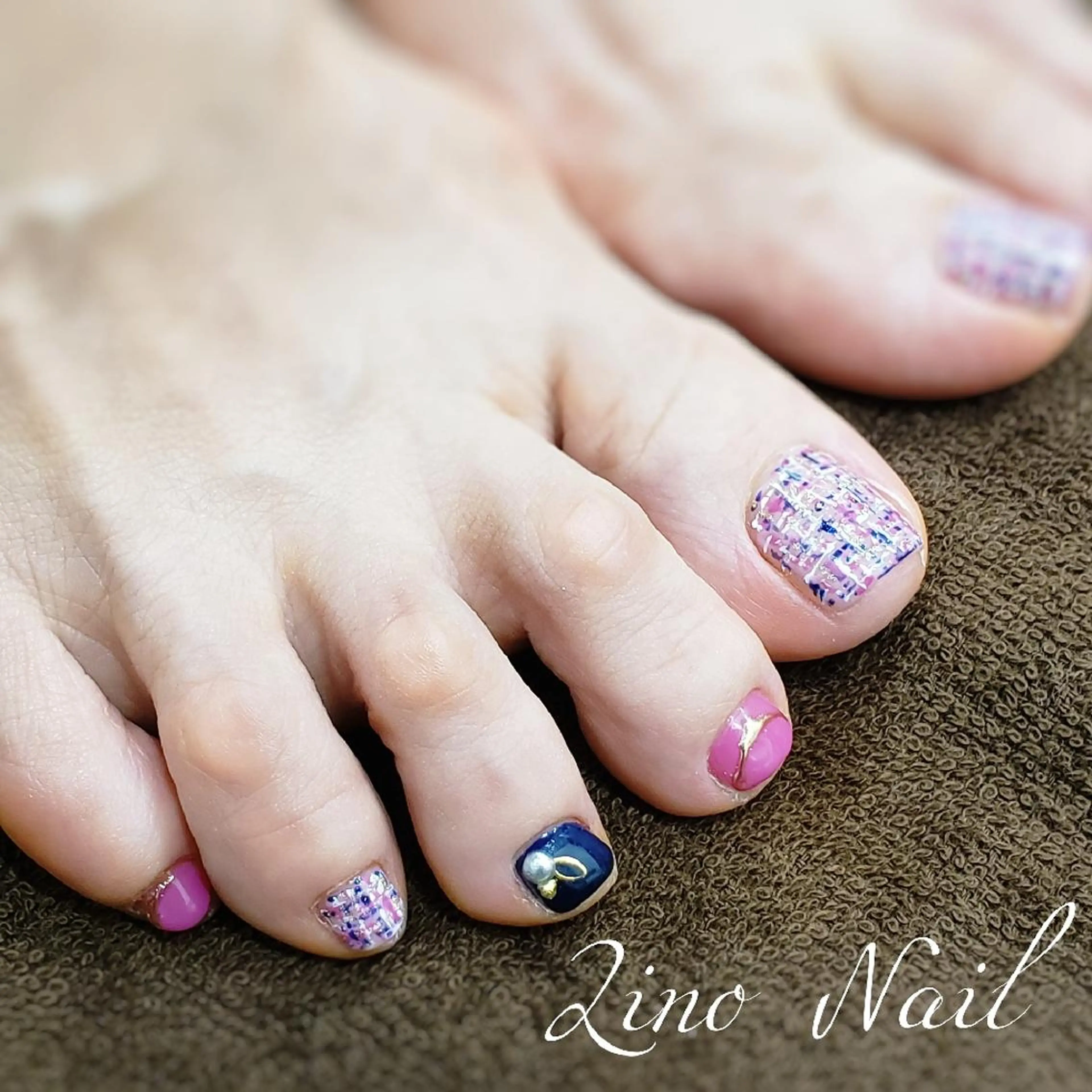 ネイル カジュアル フットネイル ジェルネイル ミラーネイル ネイビー Lino Nailのネイルデザイン