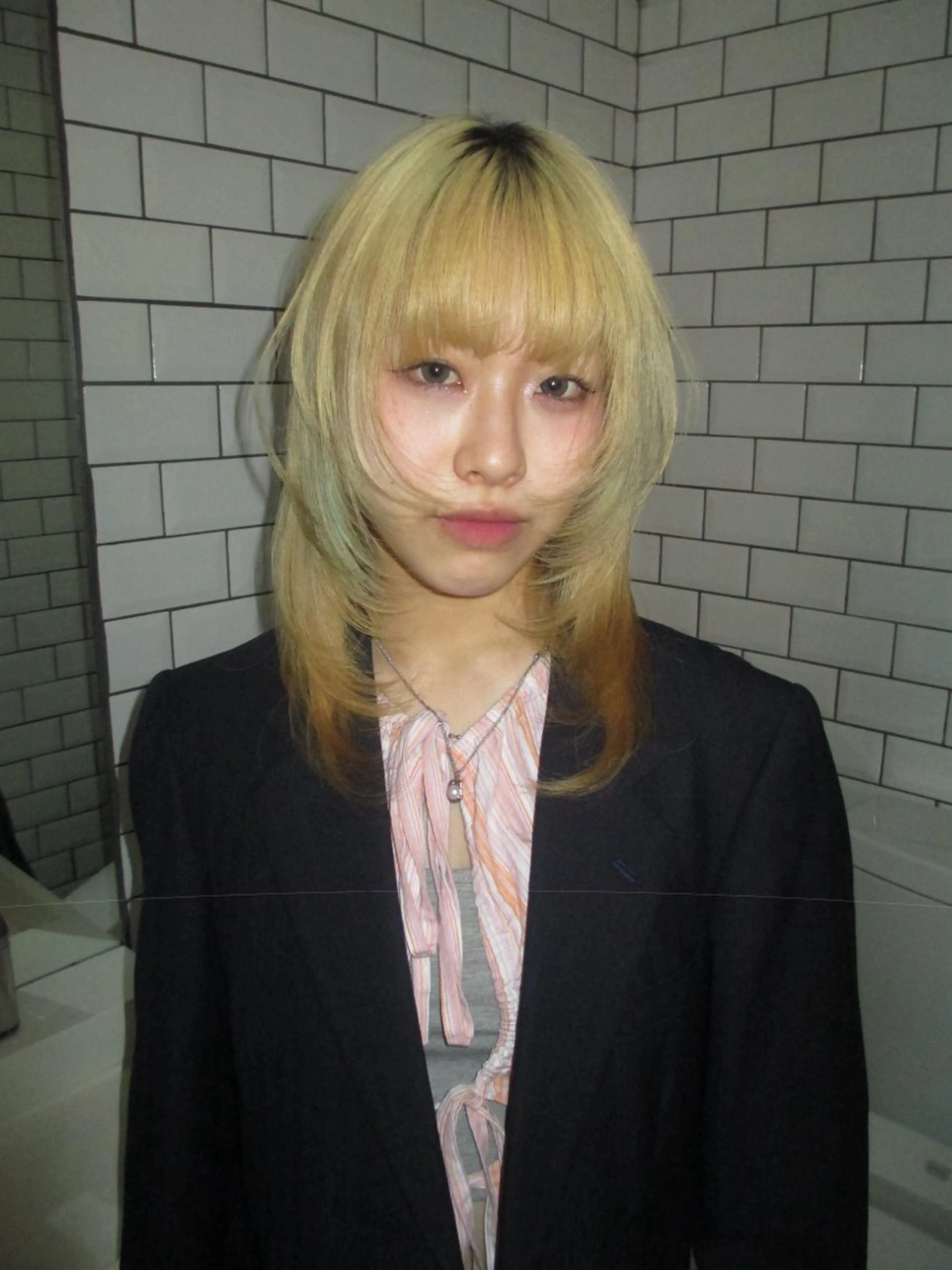 セミロング カラー ヘアアレンジ minto/ 似合わせ/ハイトーンのヘアスタイル