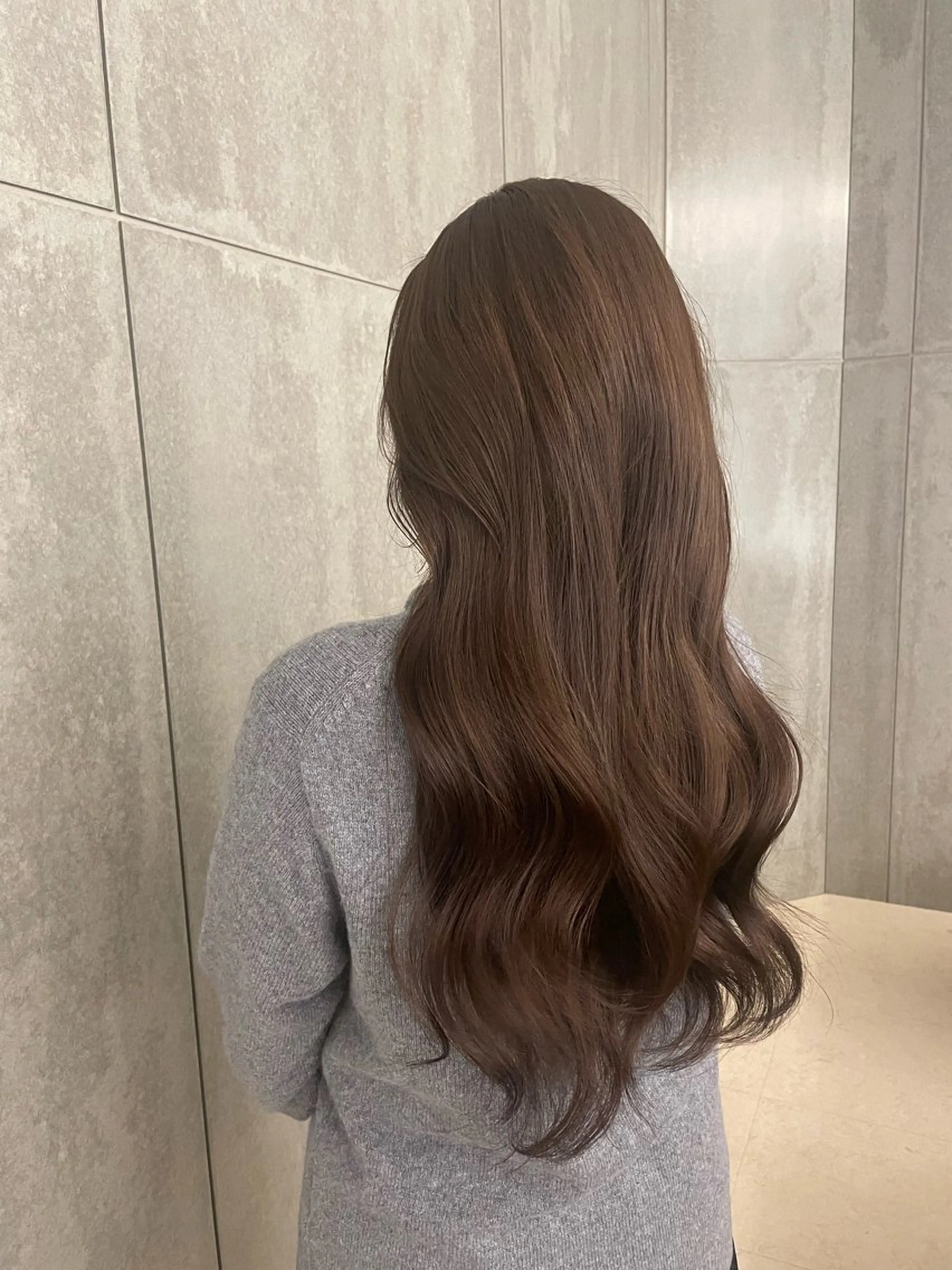 ロング カラー ウォーレントリコミ  ニューヨーク所属・西梅田直結🌹 若林梨音のヘアスタイル