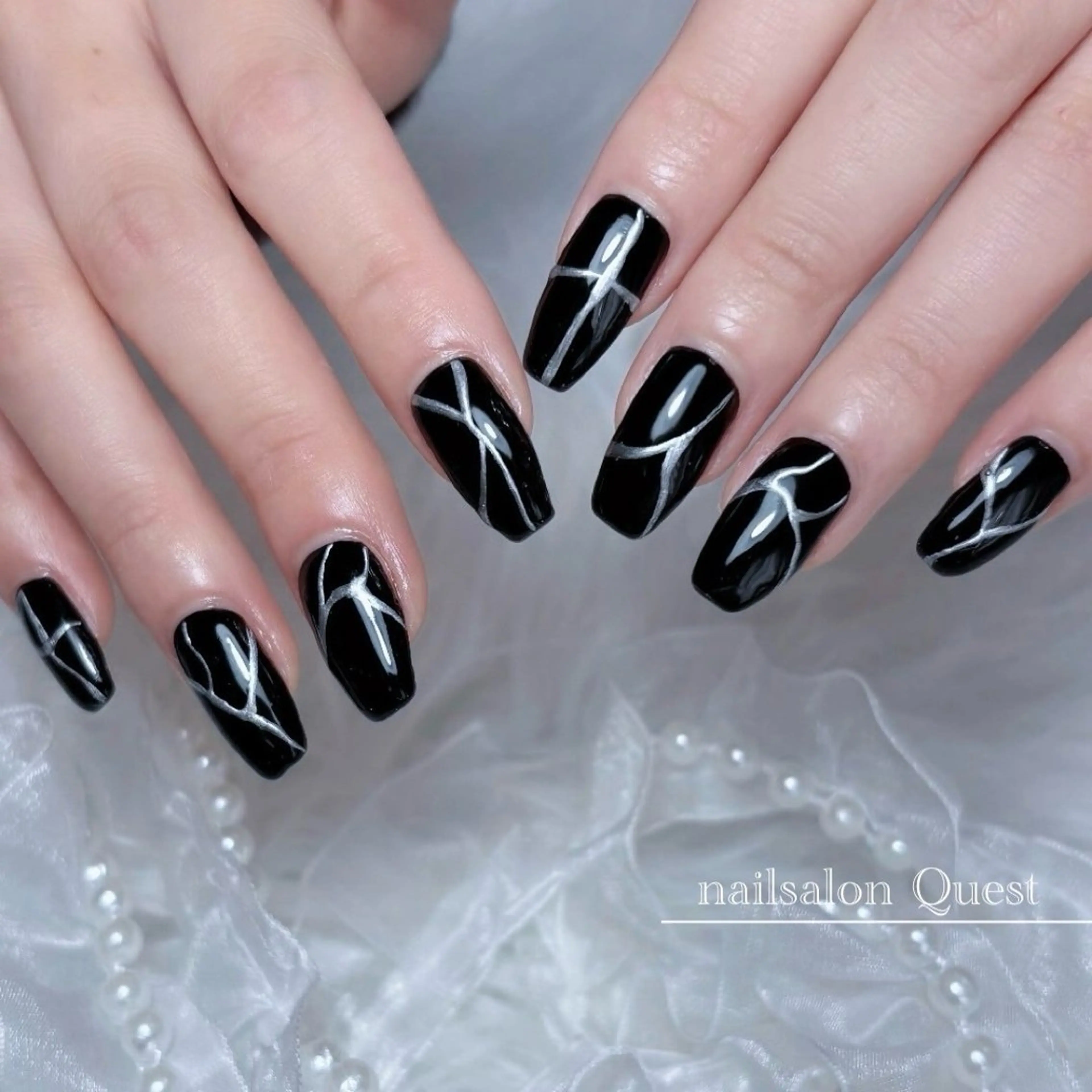 ネイル シルバー nailsalon Questのネイルデザイン
