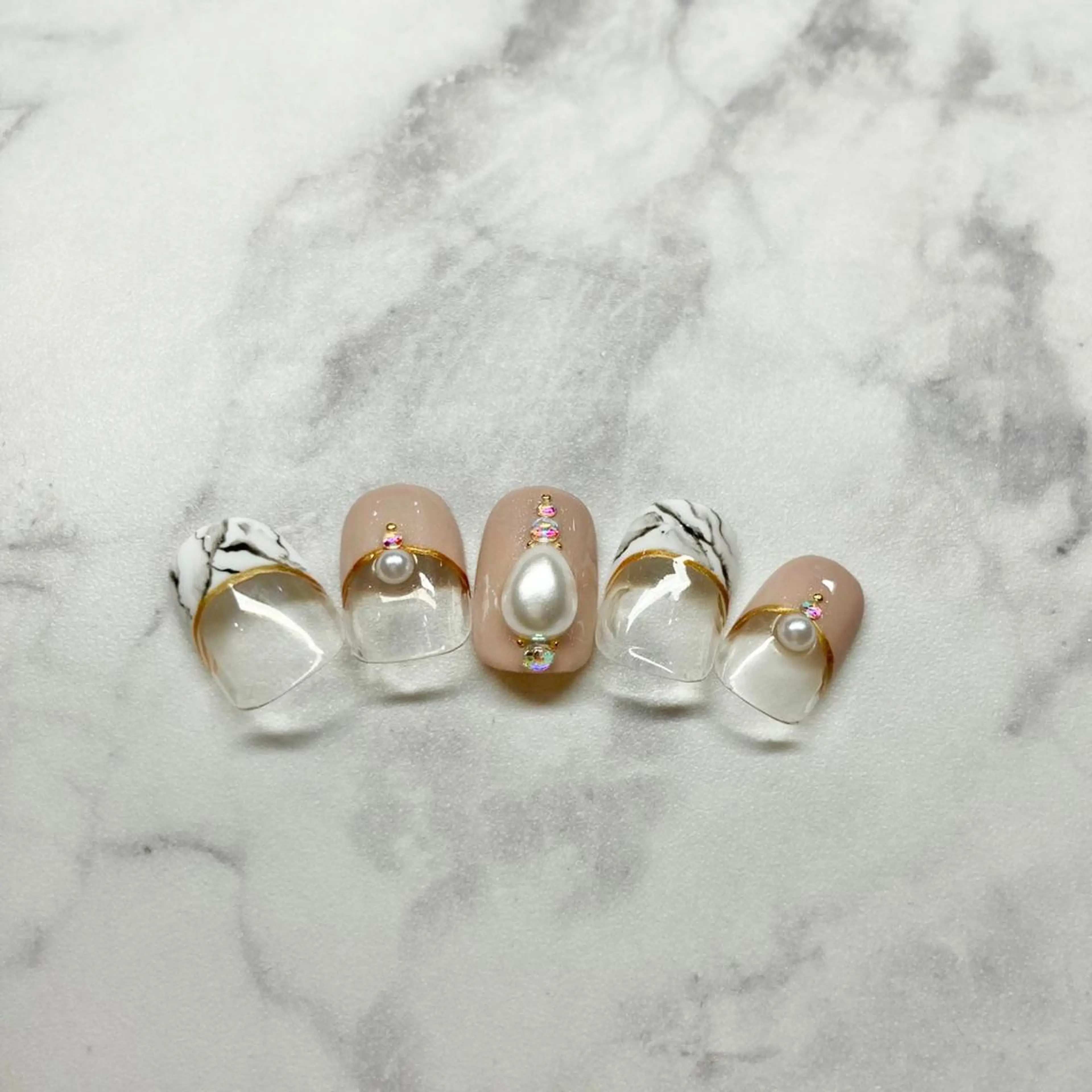 ネイル フレンチネイル ジェルネイル ニュアンスネイル パラジェル 冬ネイル Nail&eye Belire 新宿のネイルデザイン