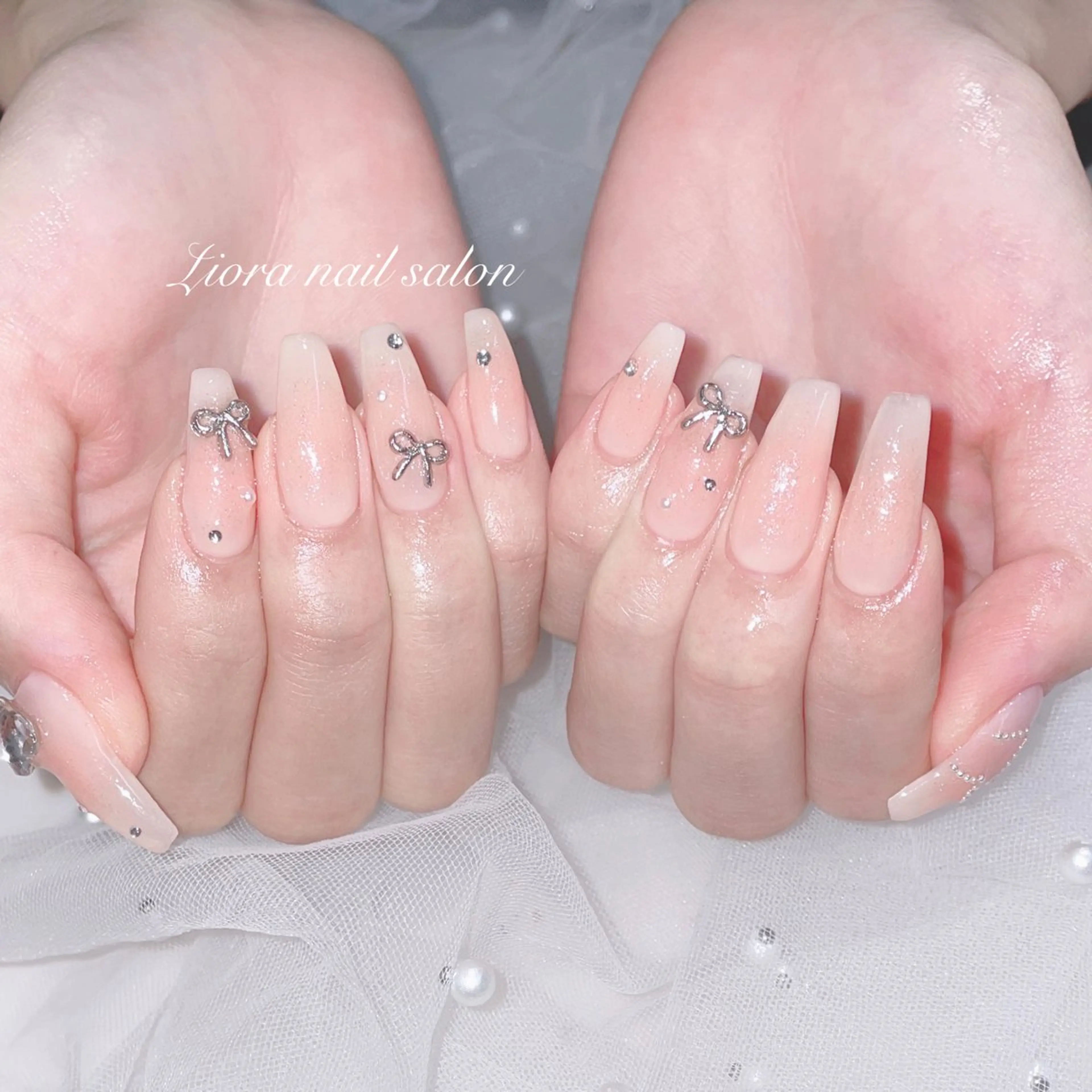 ネイル フレンチネイル ジェルネイル ガーリー グラデーション キラキラネイル ハンドネイル Liora nail 1のネイルデザイン