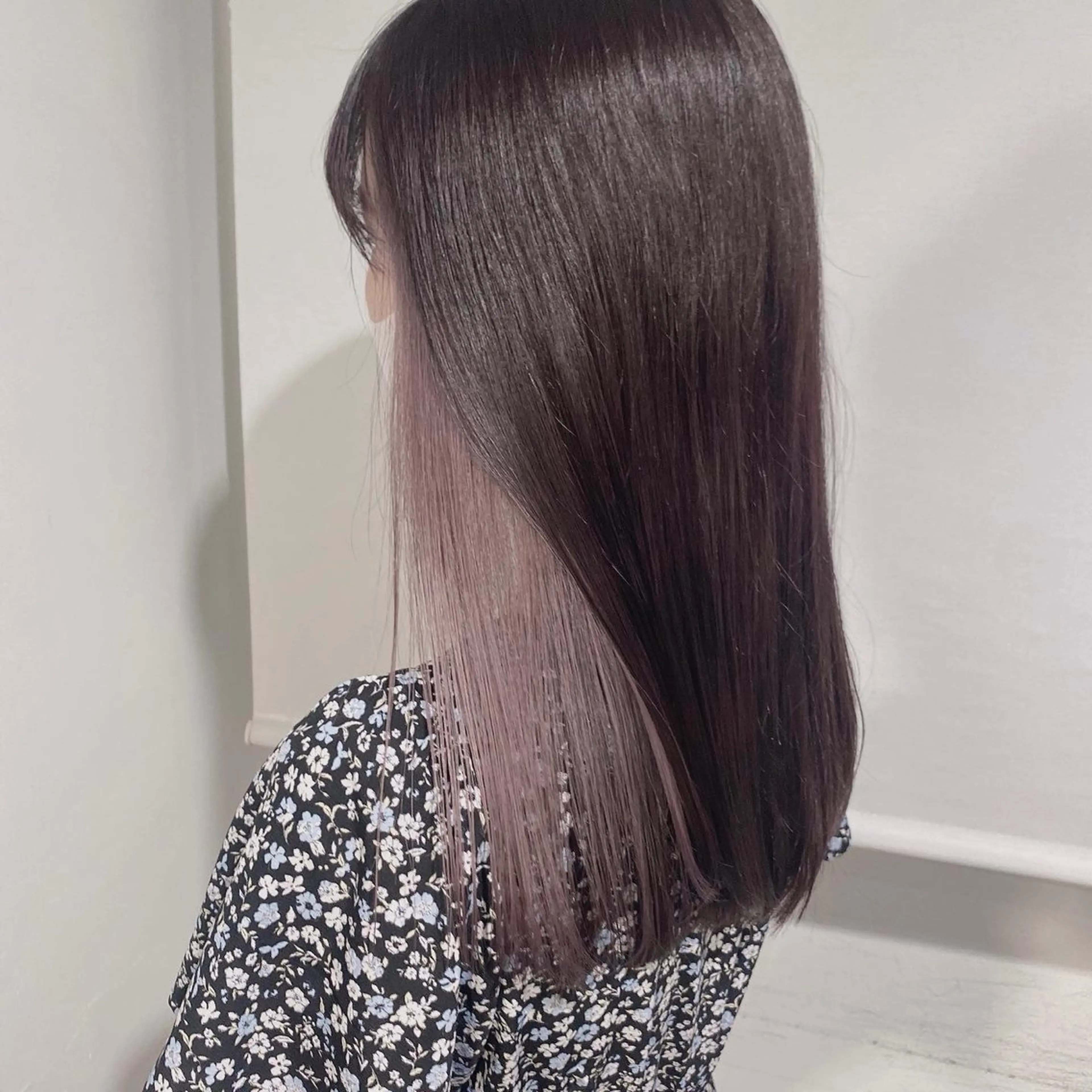 ロング カラー ヘアカラー トリートメント ヘッドスパ ヘアセット 韓国レイヤー🕊️ 柔らかベージュ🧸のヘアスタイル