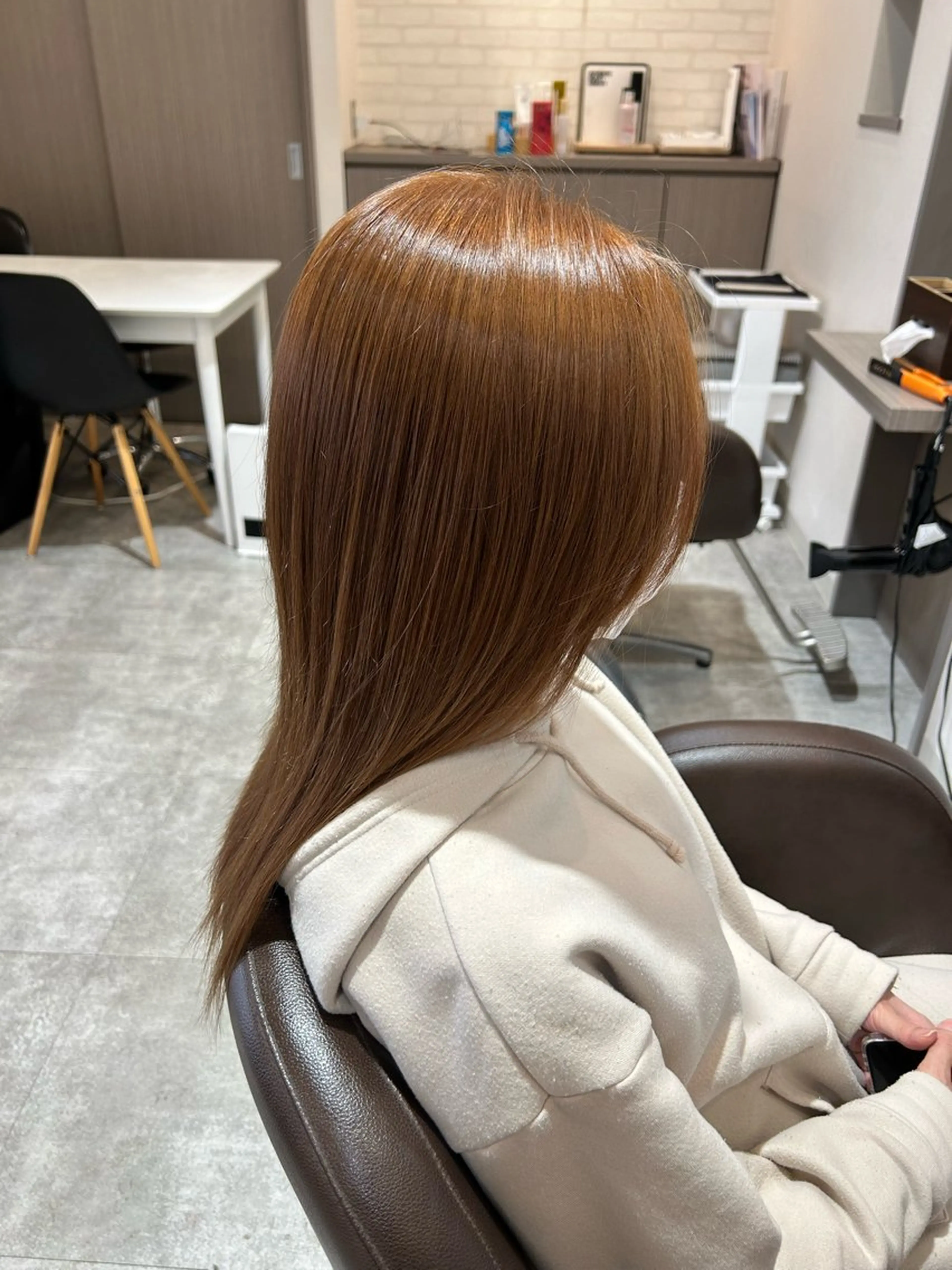セミロング カラー 大西 葵のヘアスタイル