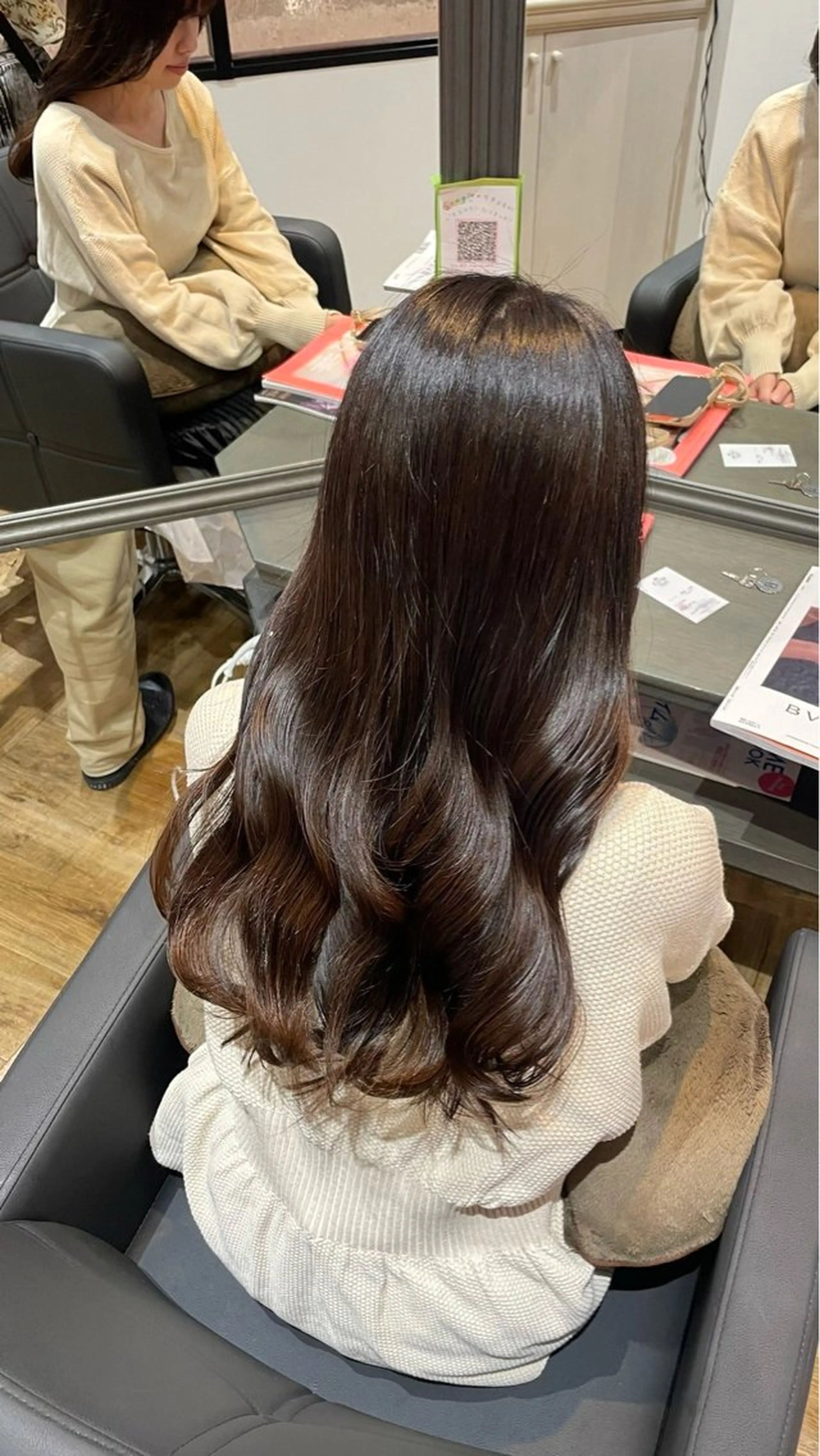 ロング カラー 高木 彩愛のヘアスタイル