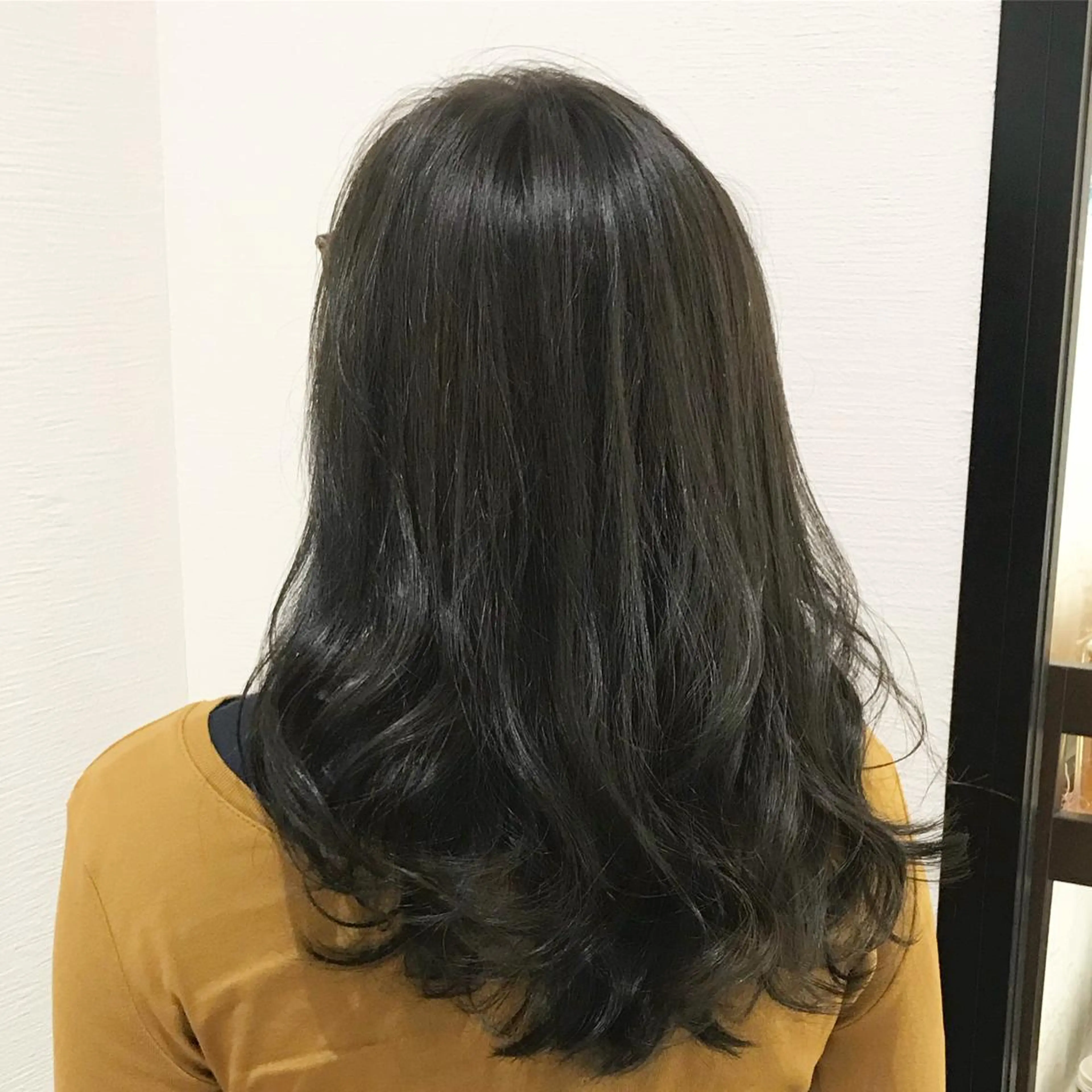 ミディアム 岸川 恭子のヘアスタイル