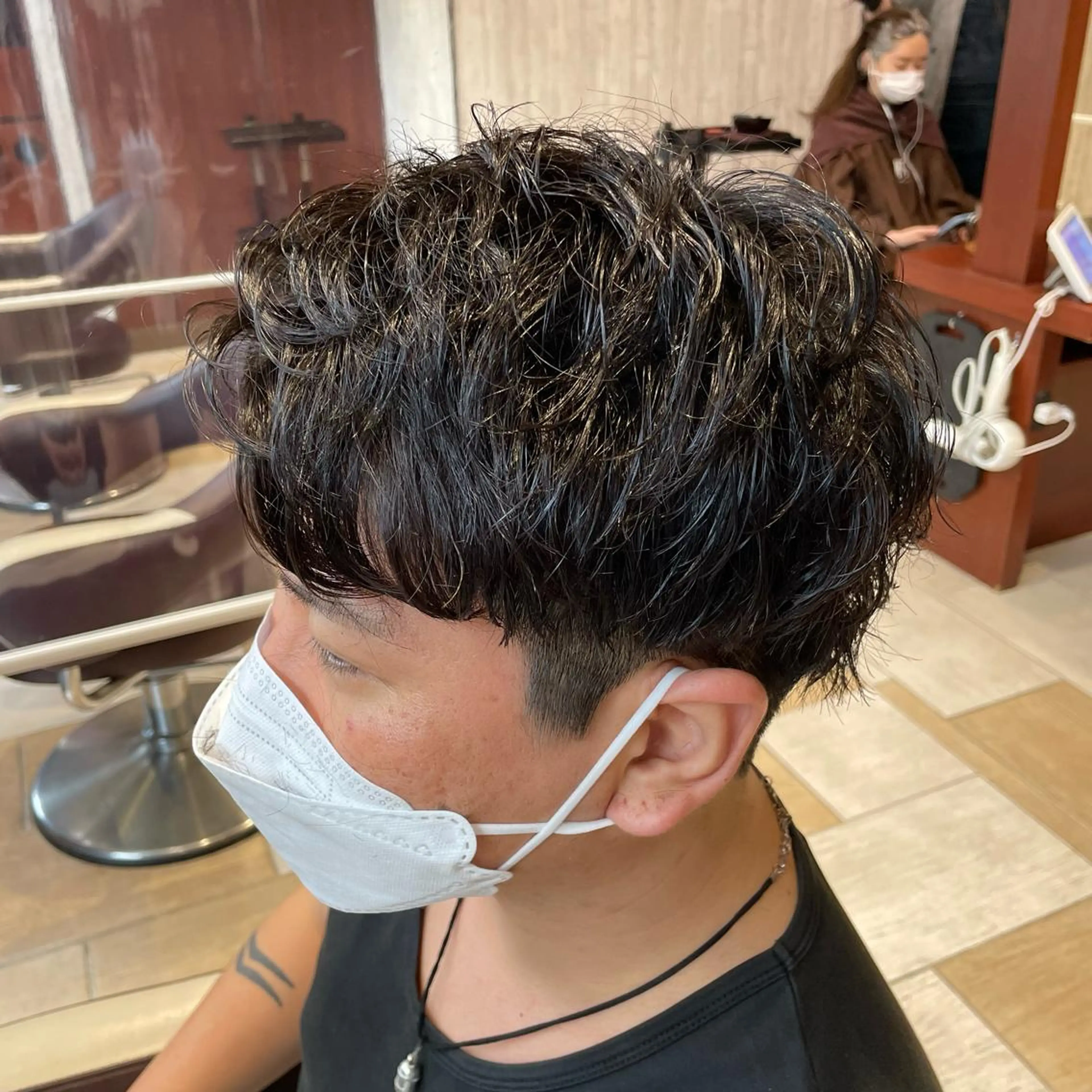 ミディアム パーマ メンズ ミディアムパーマ メンズパーマ ツイストスパイラルパーマ ツーブロック スパイラルパーマ ツイスパ/メンズ特化 🦋𝑺𝑶𝑵𝑬の眉毛・アイブロウイメージ