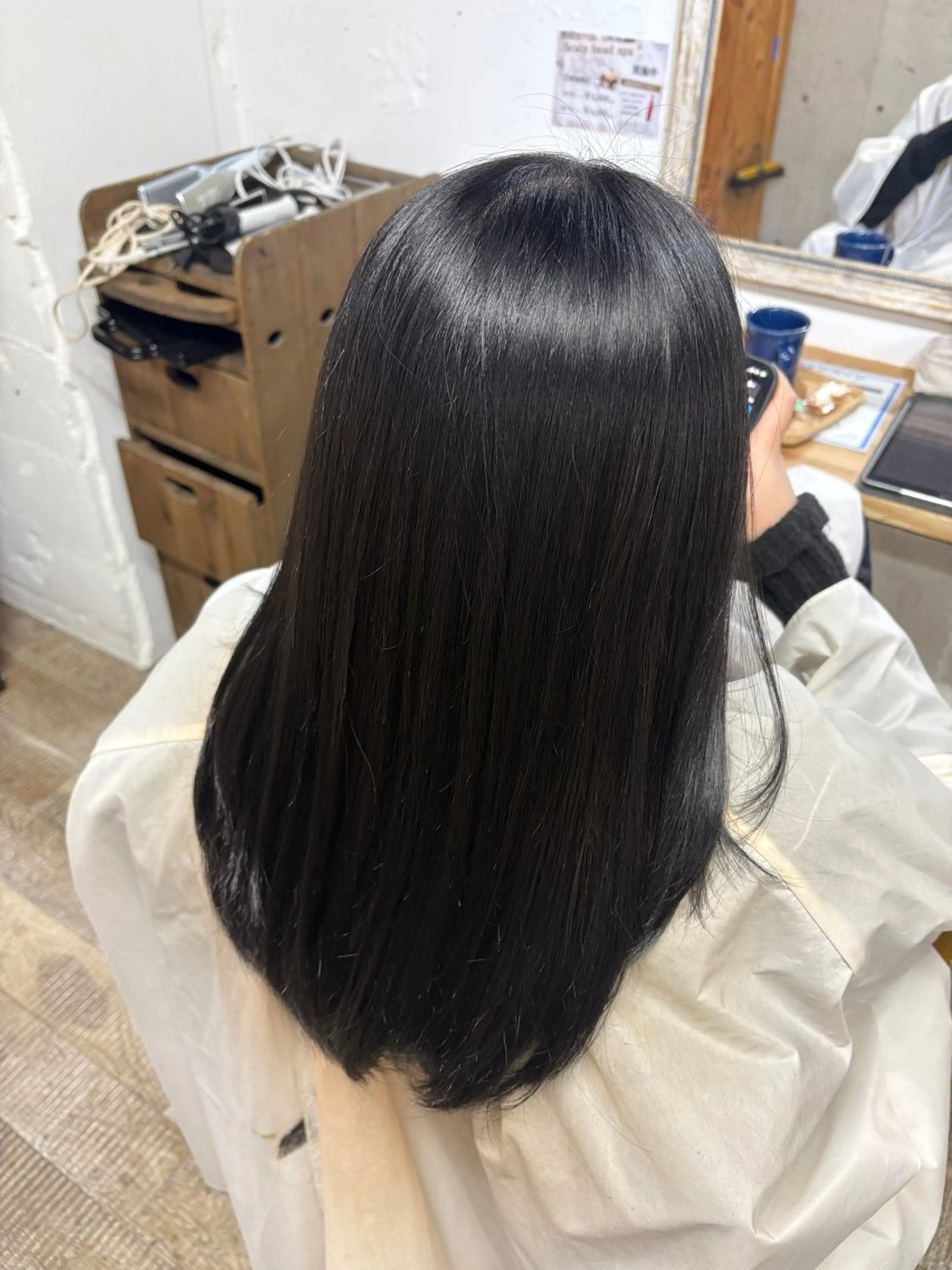 カラー 黒髪 ブルーカラー ブルーブラック ヘアカラー ROSSO所属・大日向 彩音のヘアスタイル