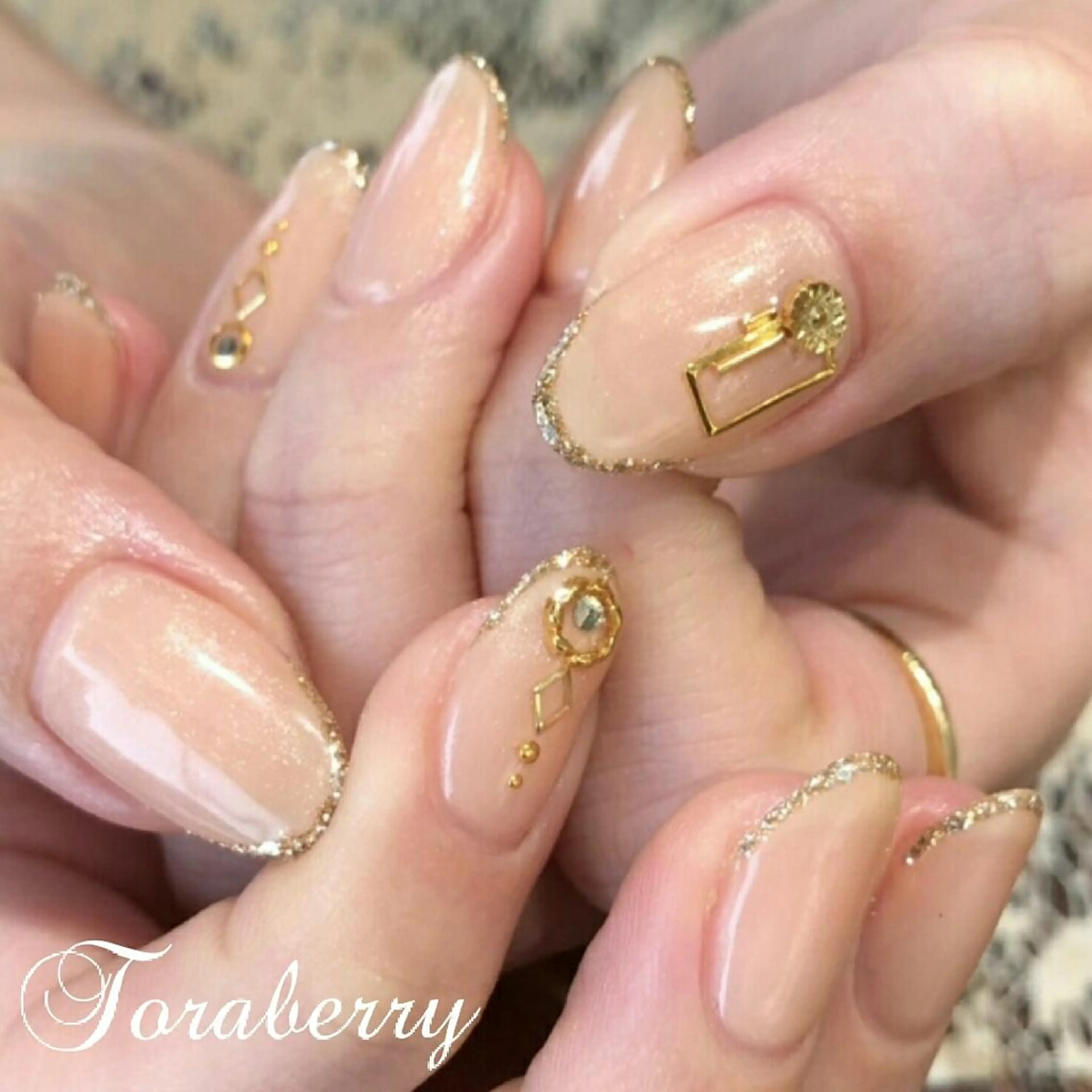 ネイル ゴールド ハンドネイル ネイリスト なつみのネイルデザイン