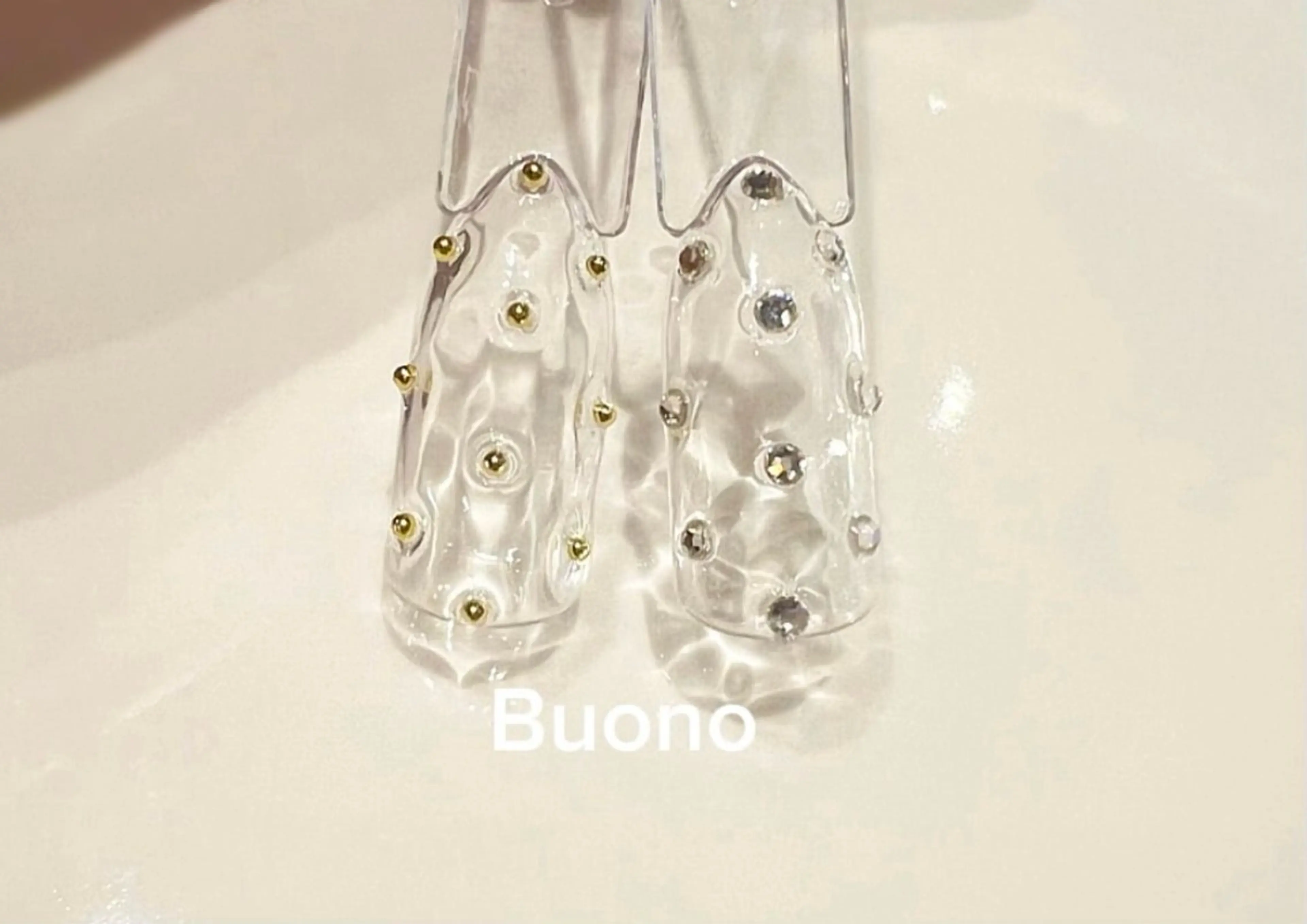 ネイル ドット ゴールド ストーンネイル ネイルモデルさん募集 /代々木駅5分のネイルデザイン