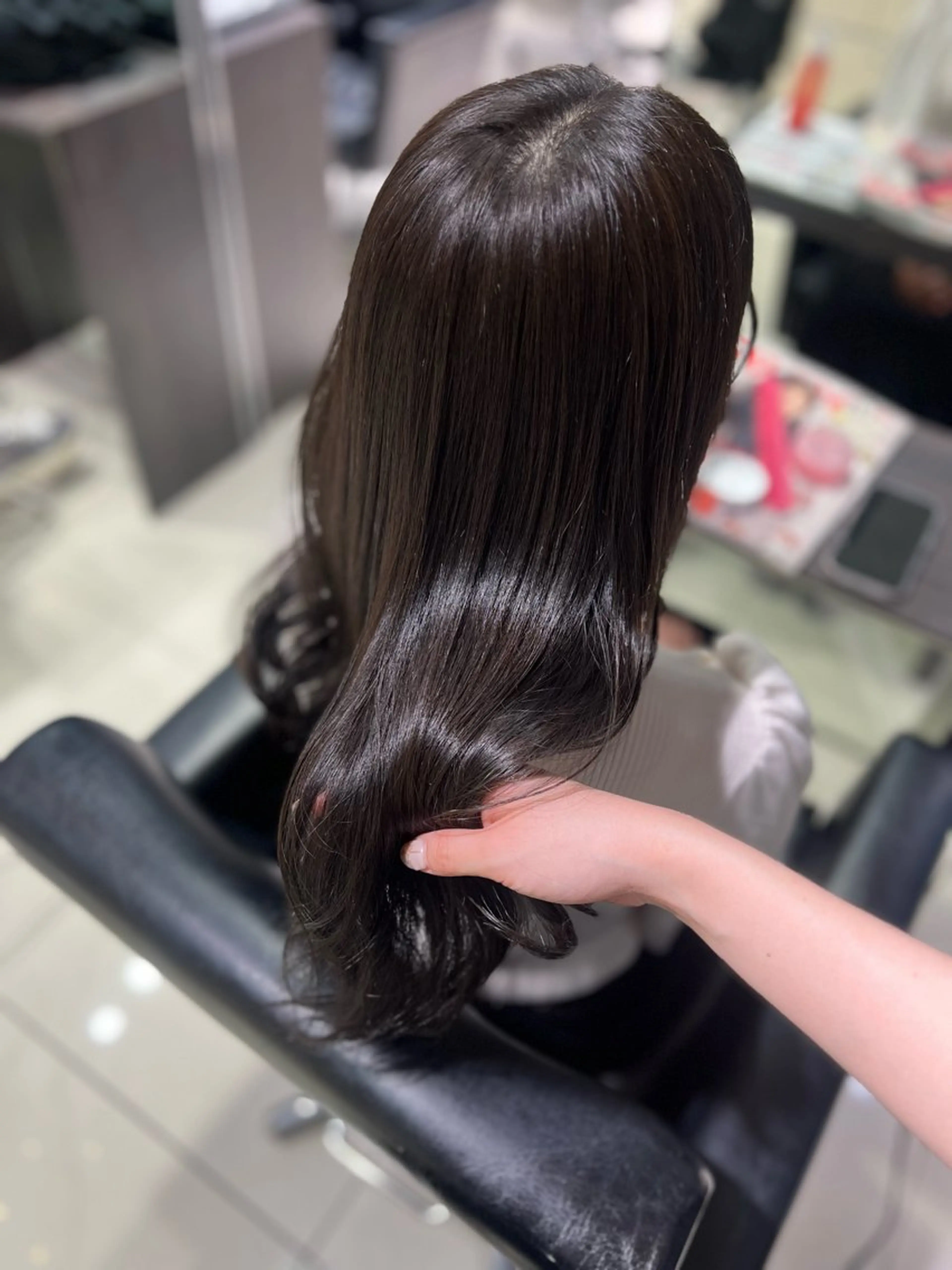 ロング カラー レイヤー×艶髪🤎. 𝜗𝜚hitomiのヘアスタイル