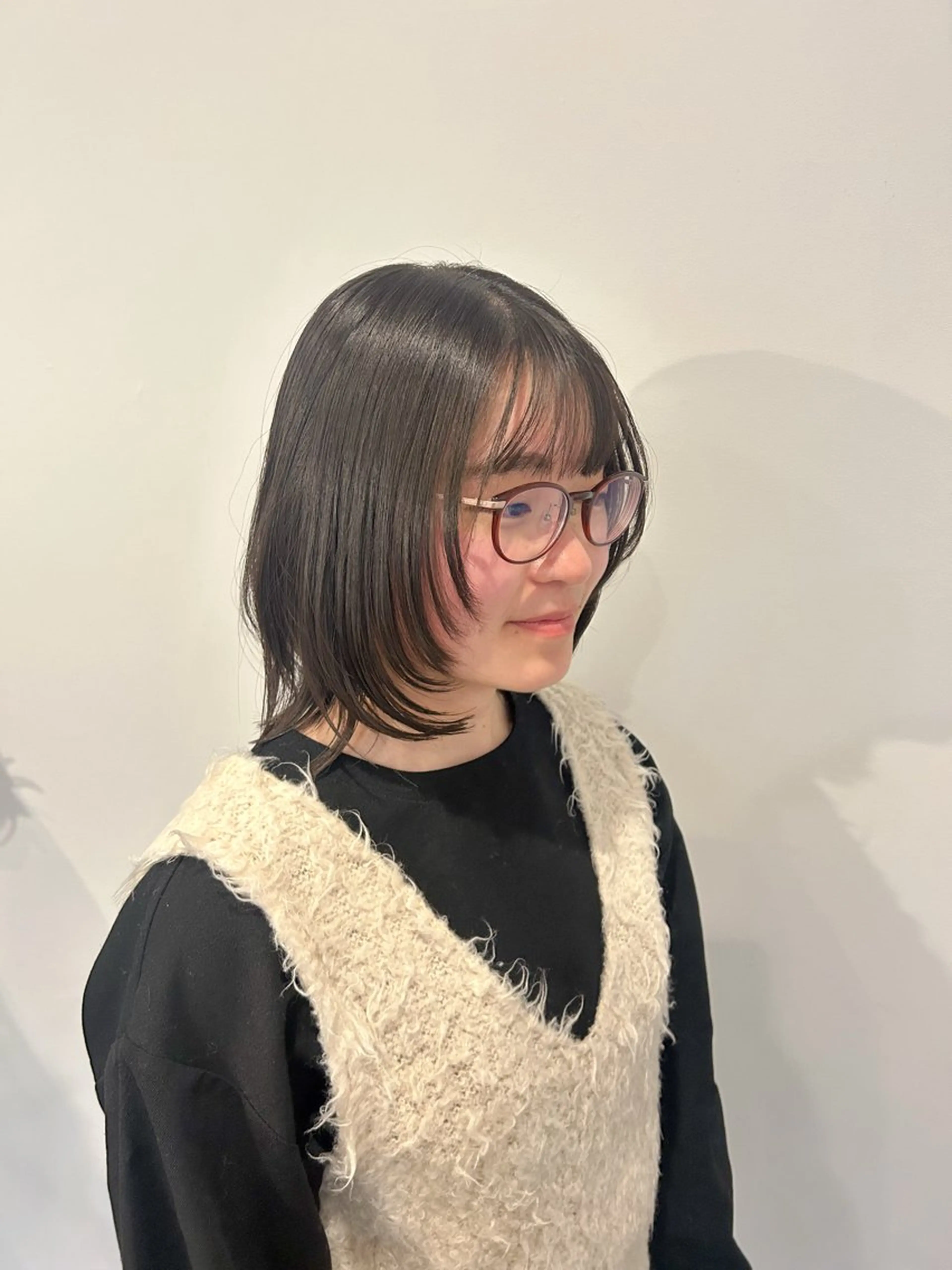 ミディアム カット 川端 明莉のヘアスタイル