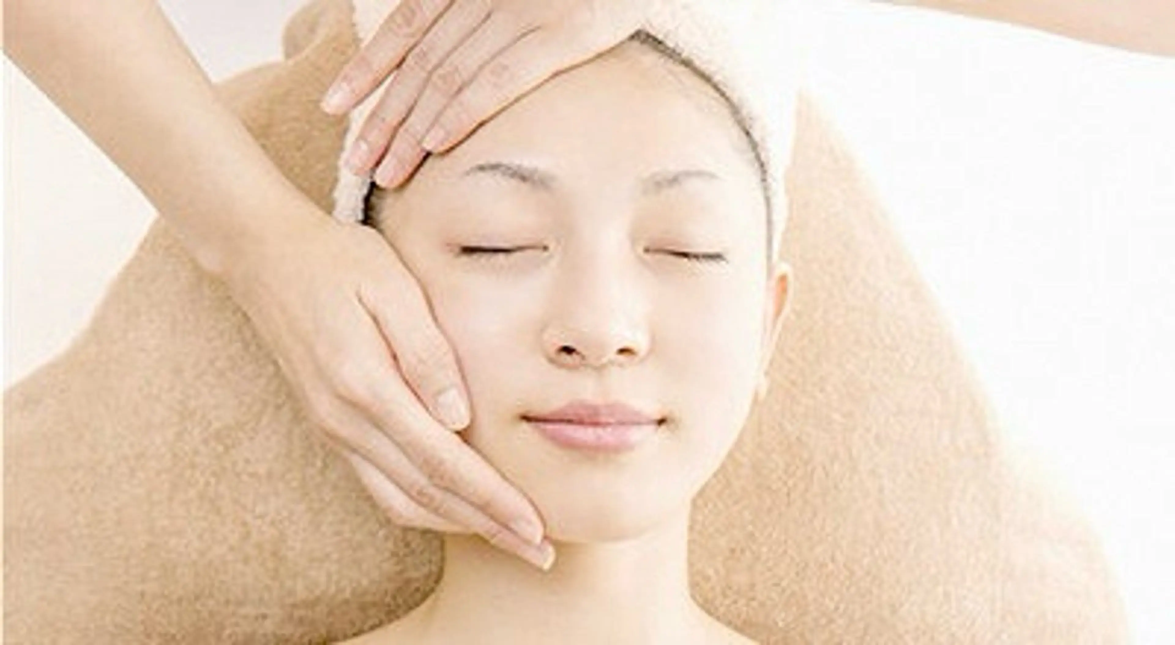 ハリ、ツヤ、小顔リフトアップ超音波エステの写真