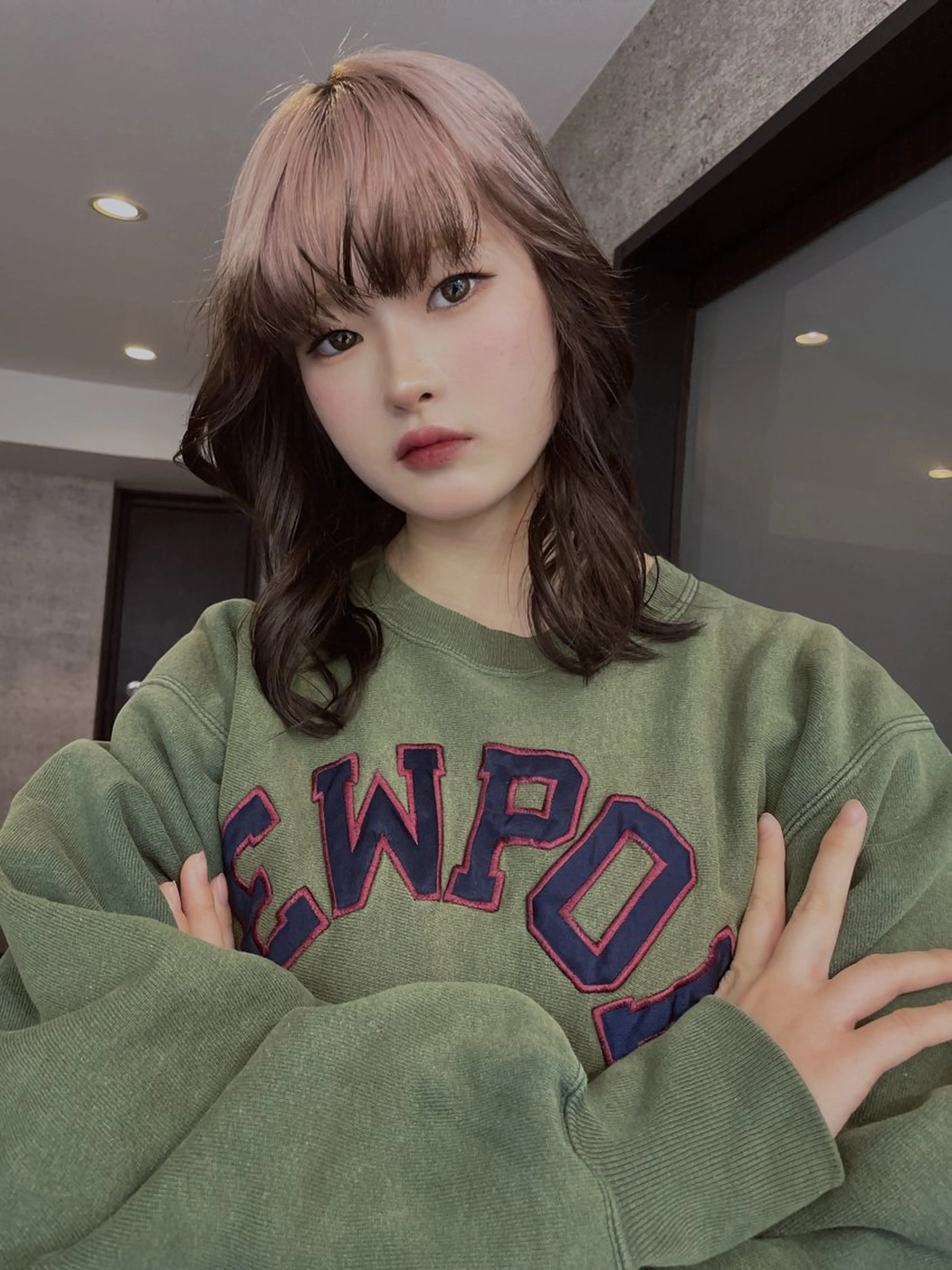 ミディアム GEM YURI ハイトーンカラーのヘアスタイル