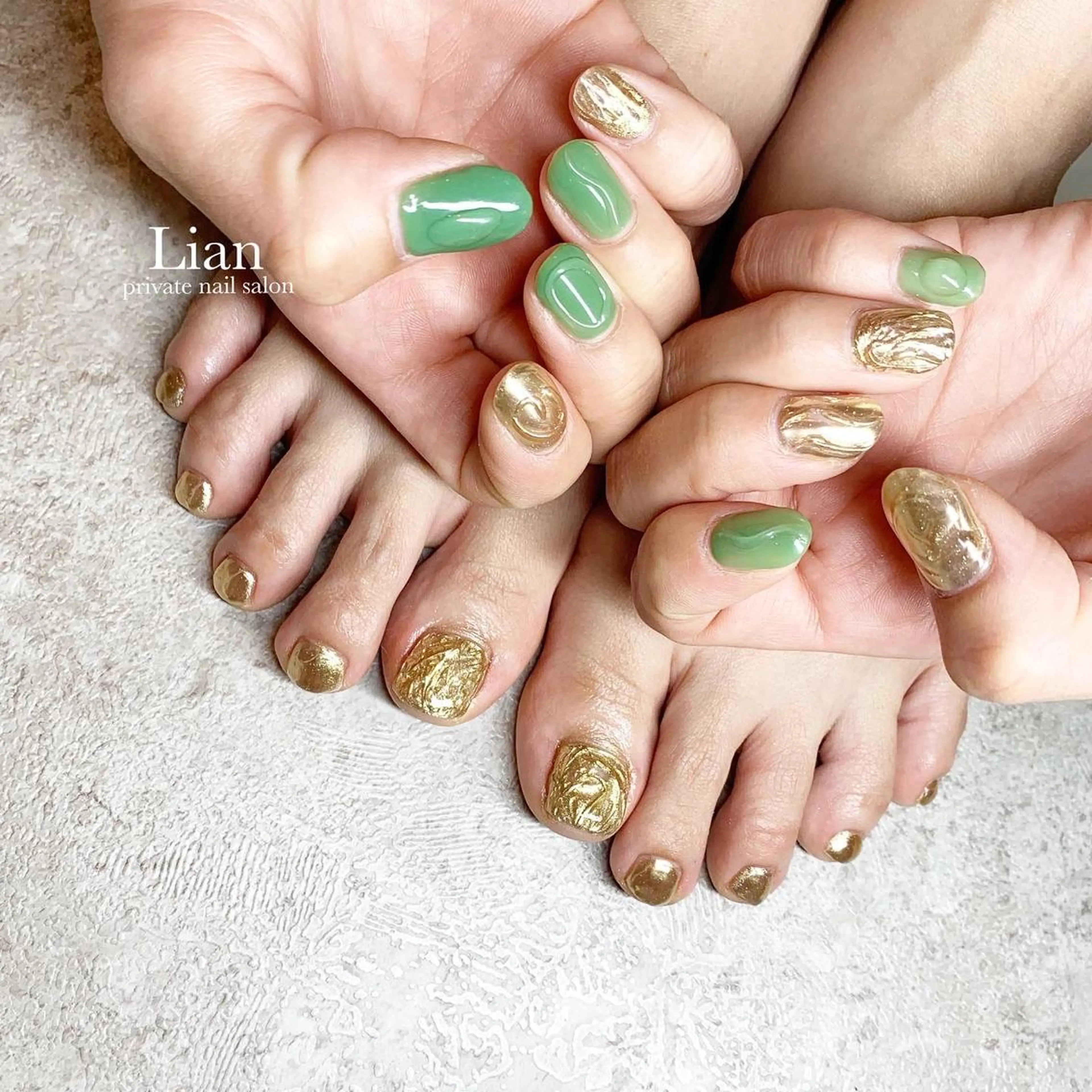 ネイル フットネイル ジェルネイル ゴールド ミラーネイル ニュアンスネイル nailsalon Lenoaのネイルデザイン