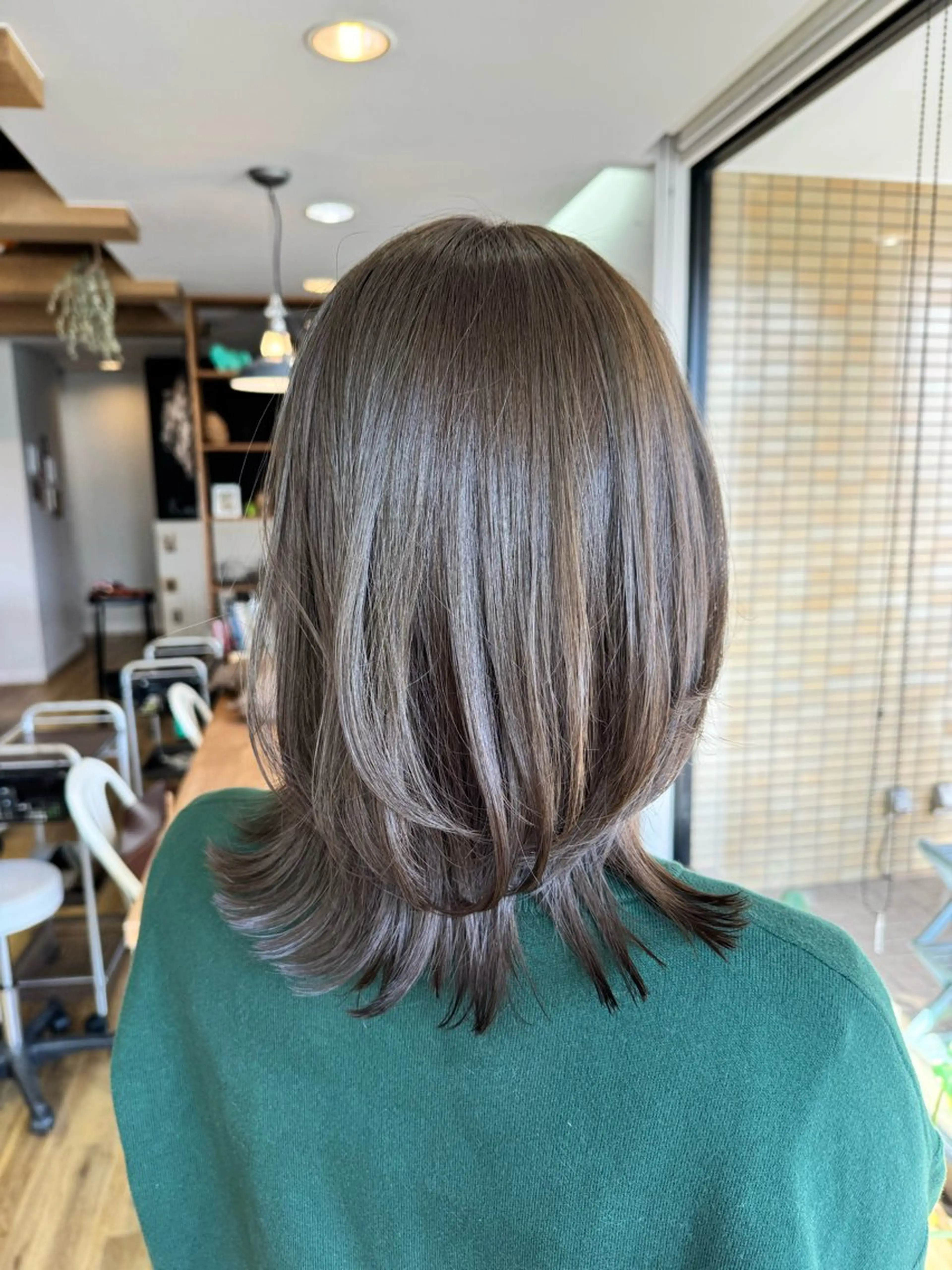 ミディアム カラー グレージュ オリーブグレージュ オリーブグレー カット ヘアカラー トリートメント ツキダテ ユイのヘアスタイル