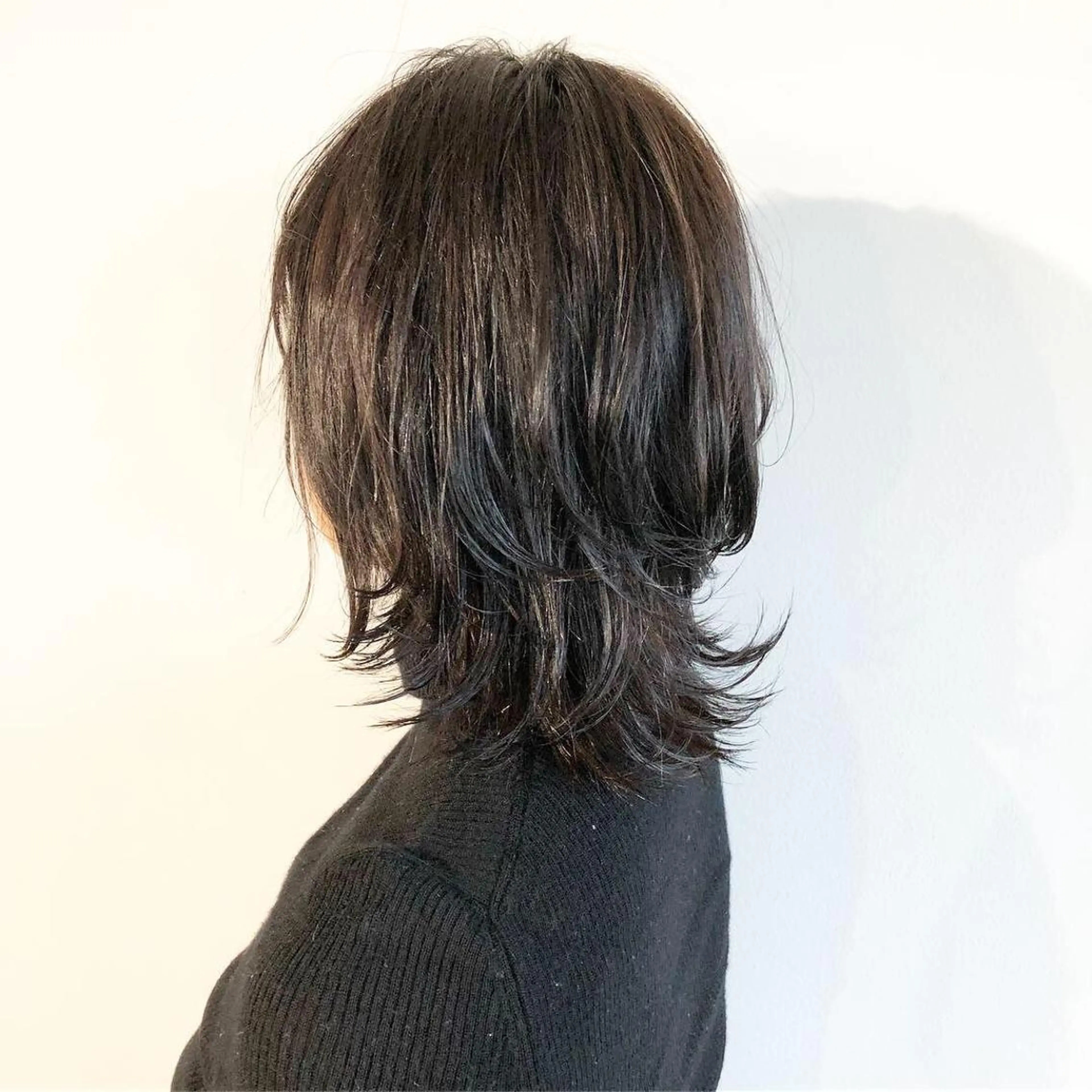 ミディアム ウルフカット ハイトーン/レイヤー /ケアブリーチ石川治のヘアスタイル