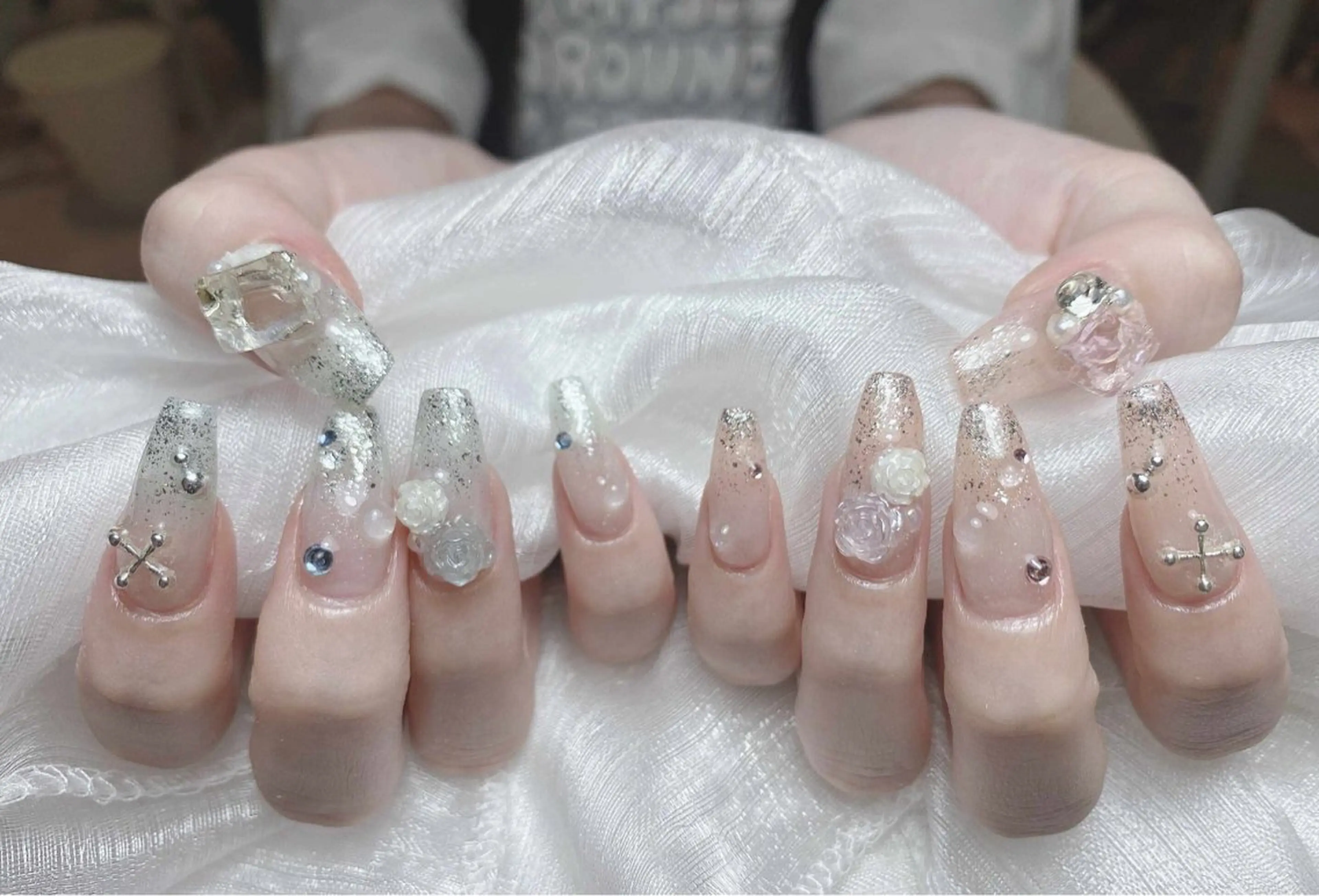 ネイル チークネイル ハート ホログラムネイル ミラーネイル ニュアンスネイル Nie Nail Shinokuboのネイルデザイン