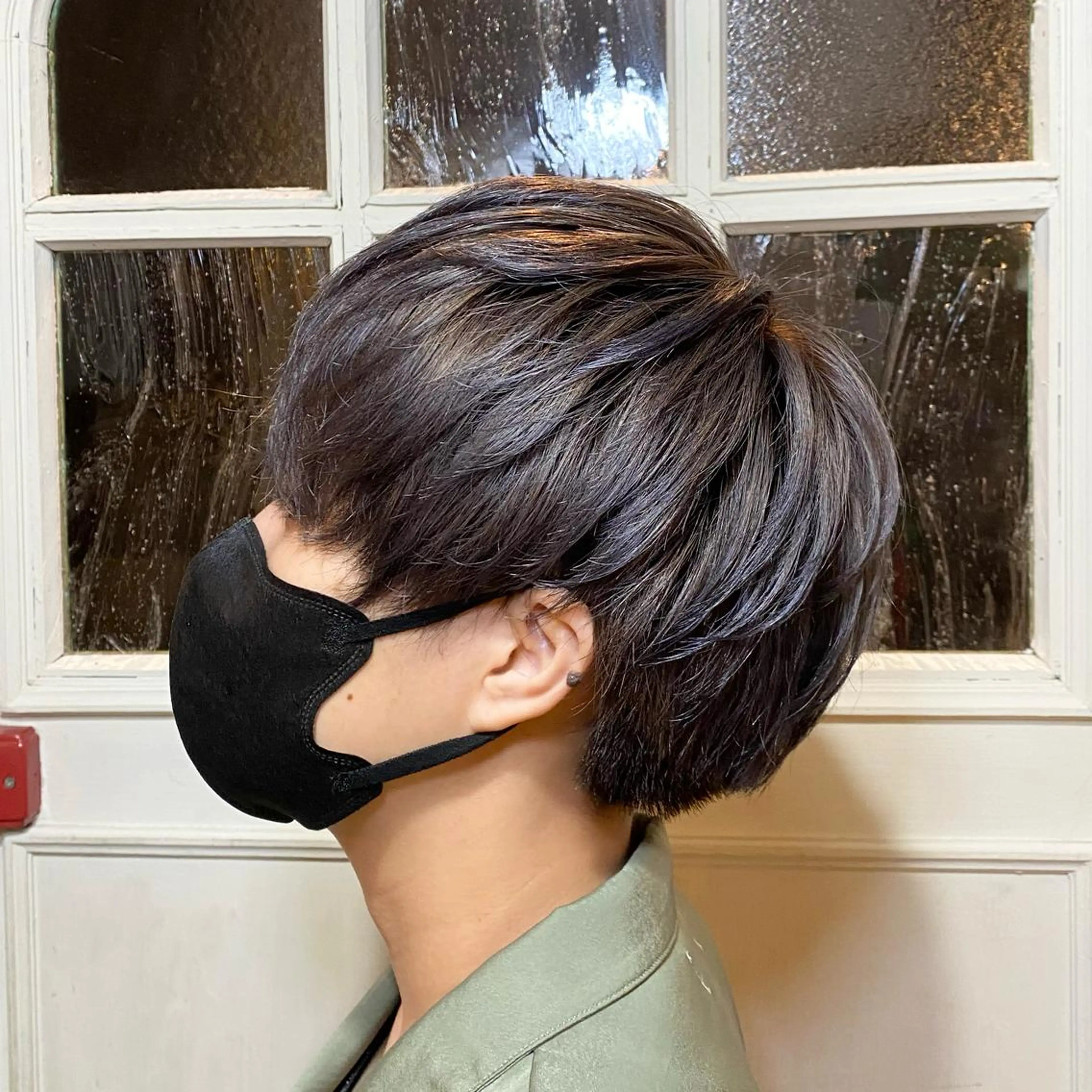 ショート カラー ブリーチ ダークシルバー ラベンダーカラー シルバー カット ヘアカラー トリートメント ヘッドスパ BRITS 渡辺 菜々子のヘアスタイル