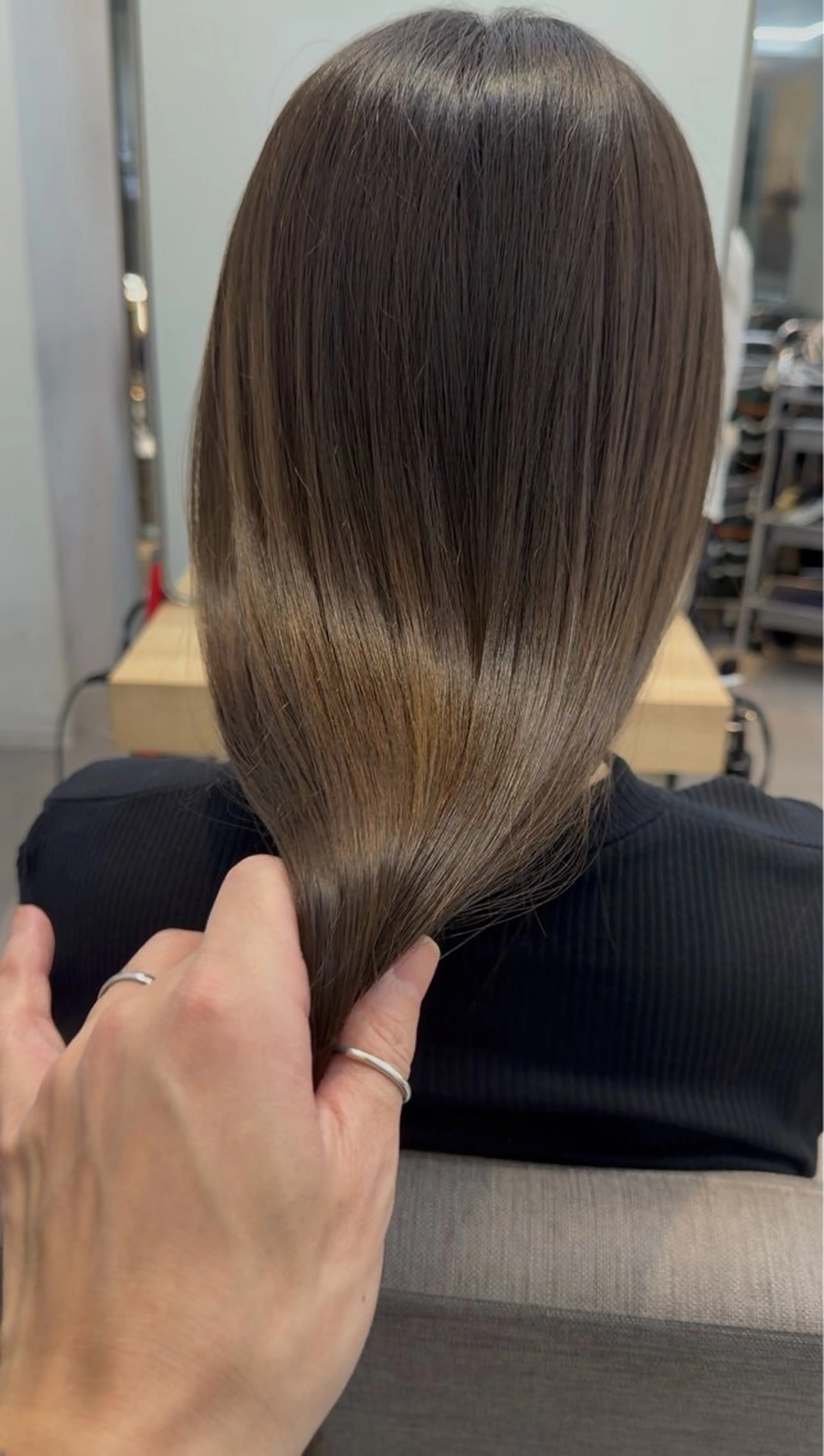 ミディアム カラー ベージュカラー オリーブベージュ lar 立川南口所属・レイヤーボブ/ボブ 仲川和人のヘアスタイル