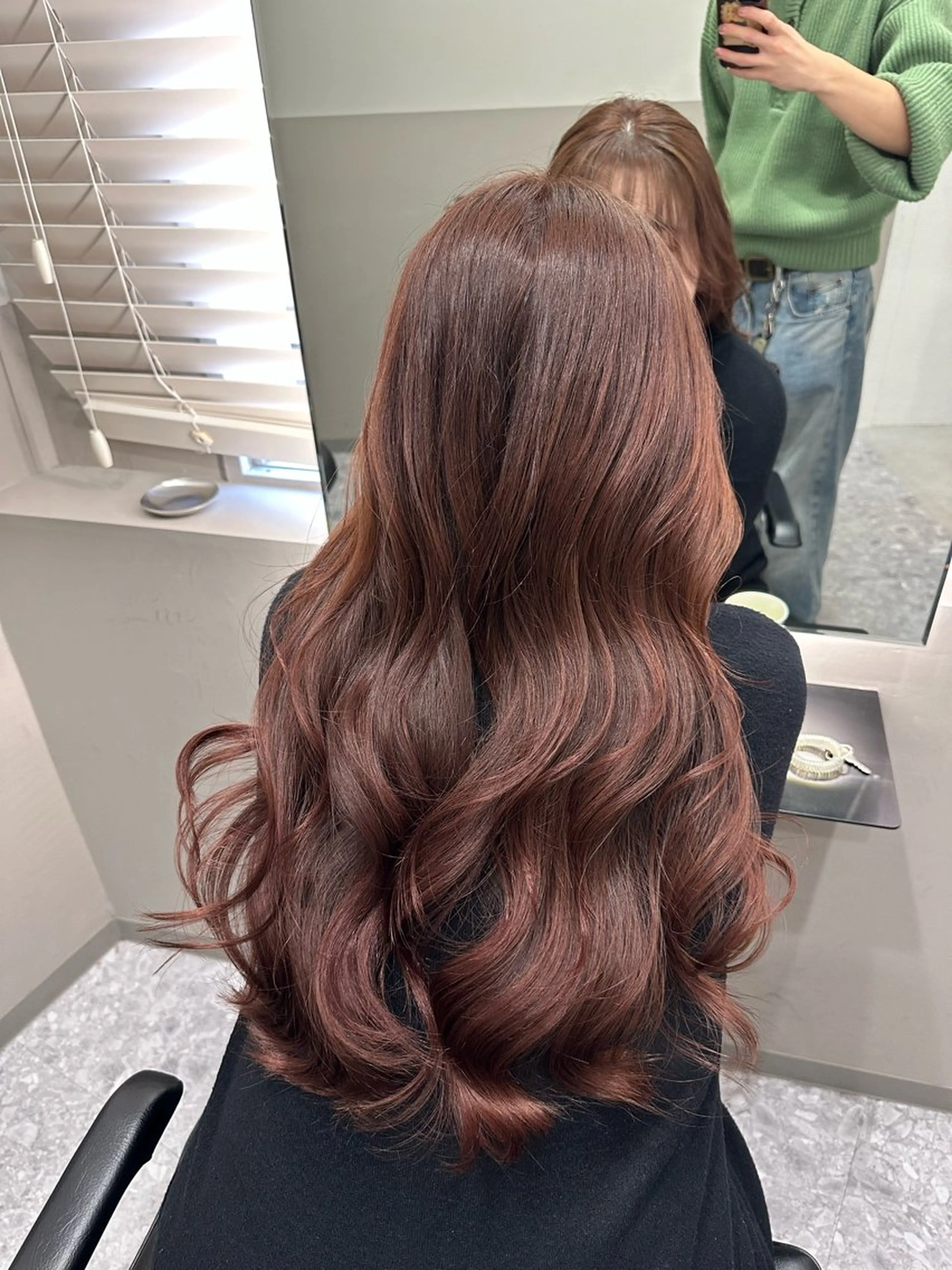 ロング 韓国レイヤー透明感 カラーヨウスケのヘアスタイル