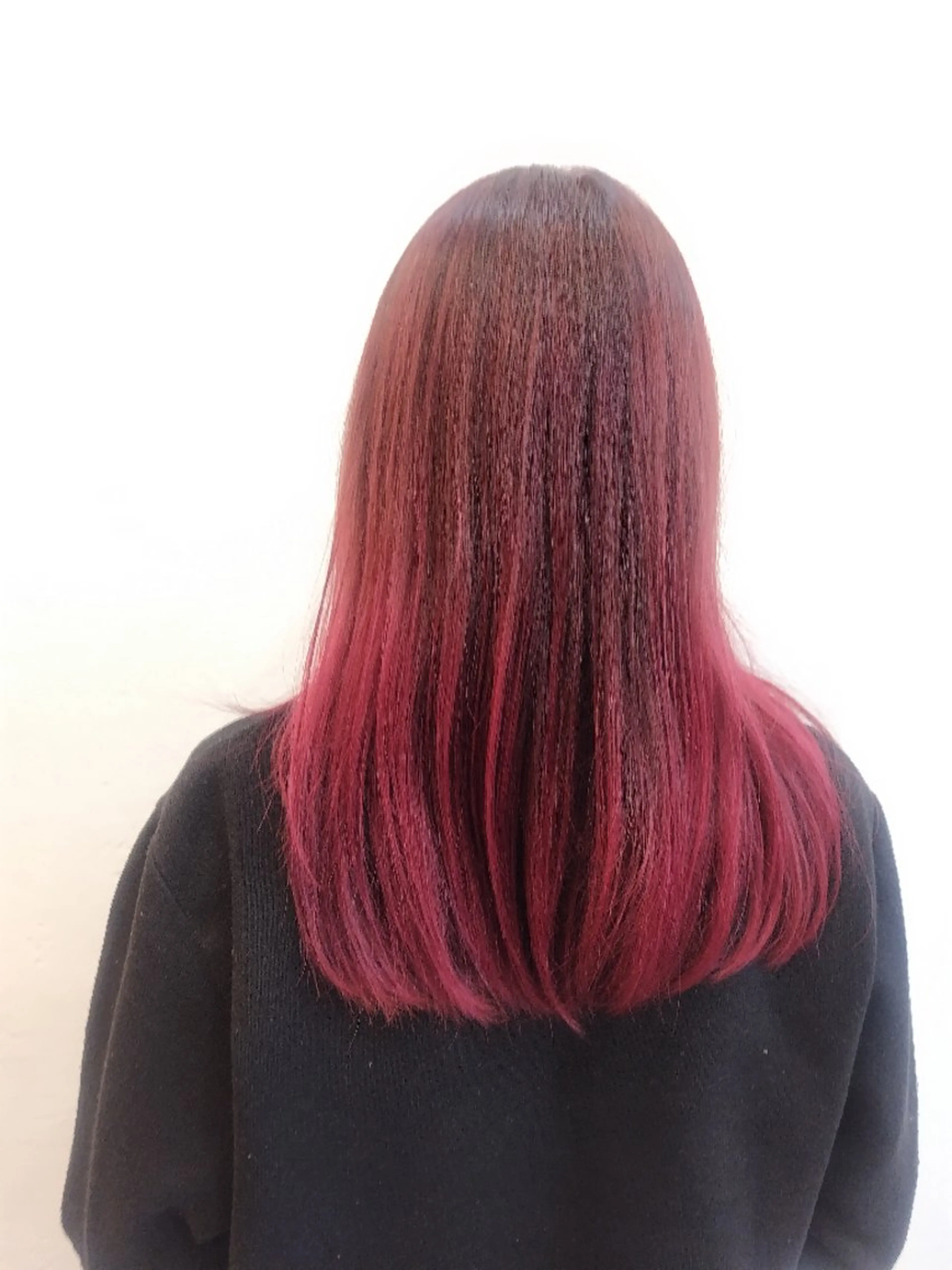 カラー ボルドーカラー 韓国風カラー レッドカラー LUXbe博多バスターミナル店所属・澤田 あきのヘアスタイル