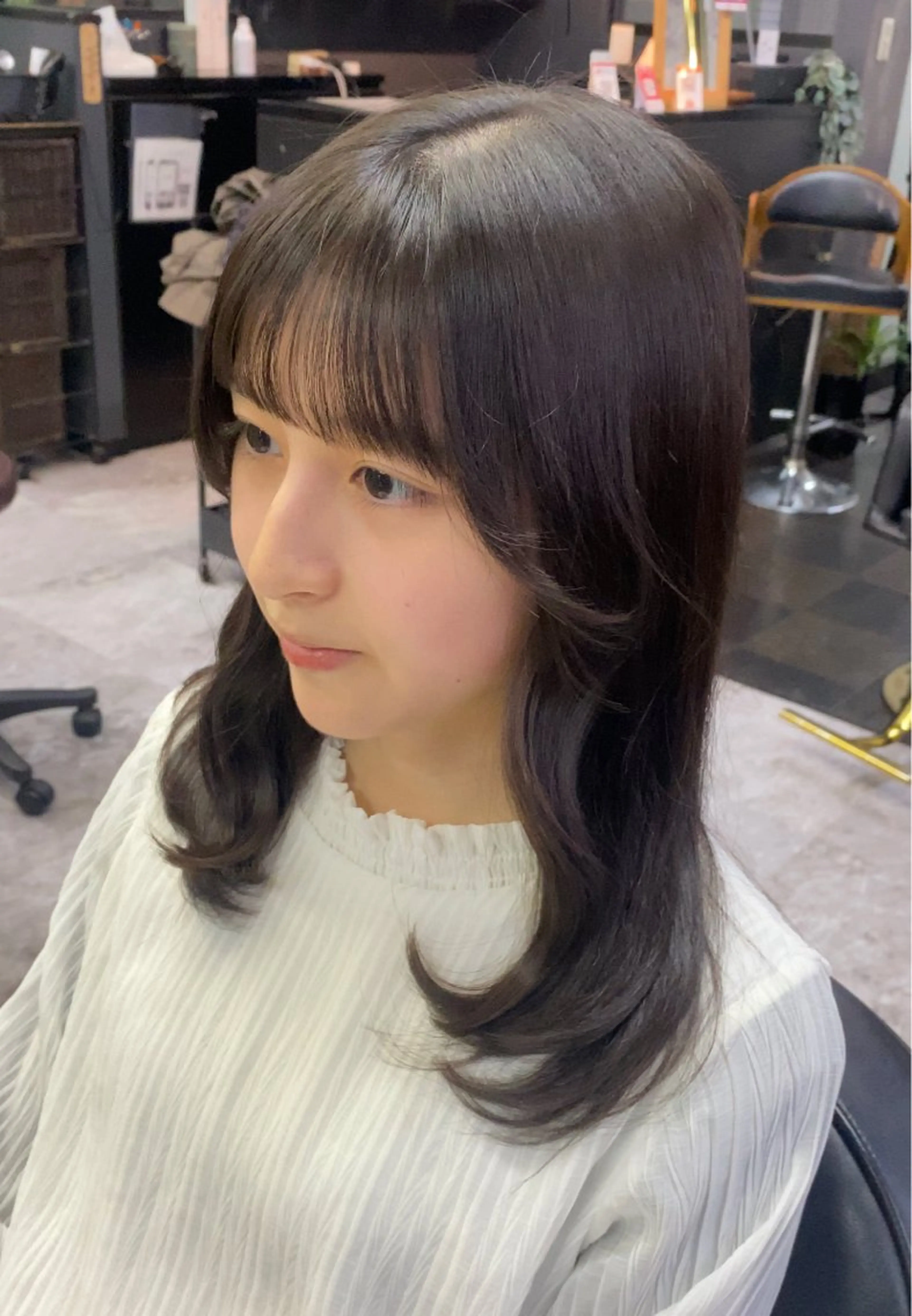 セミロング 瀧下 唯のヘアスタイル