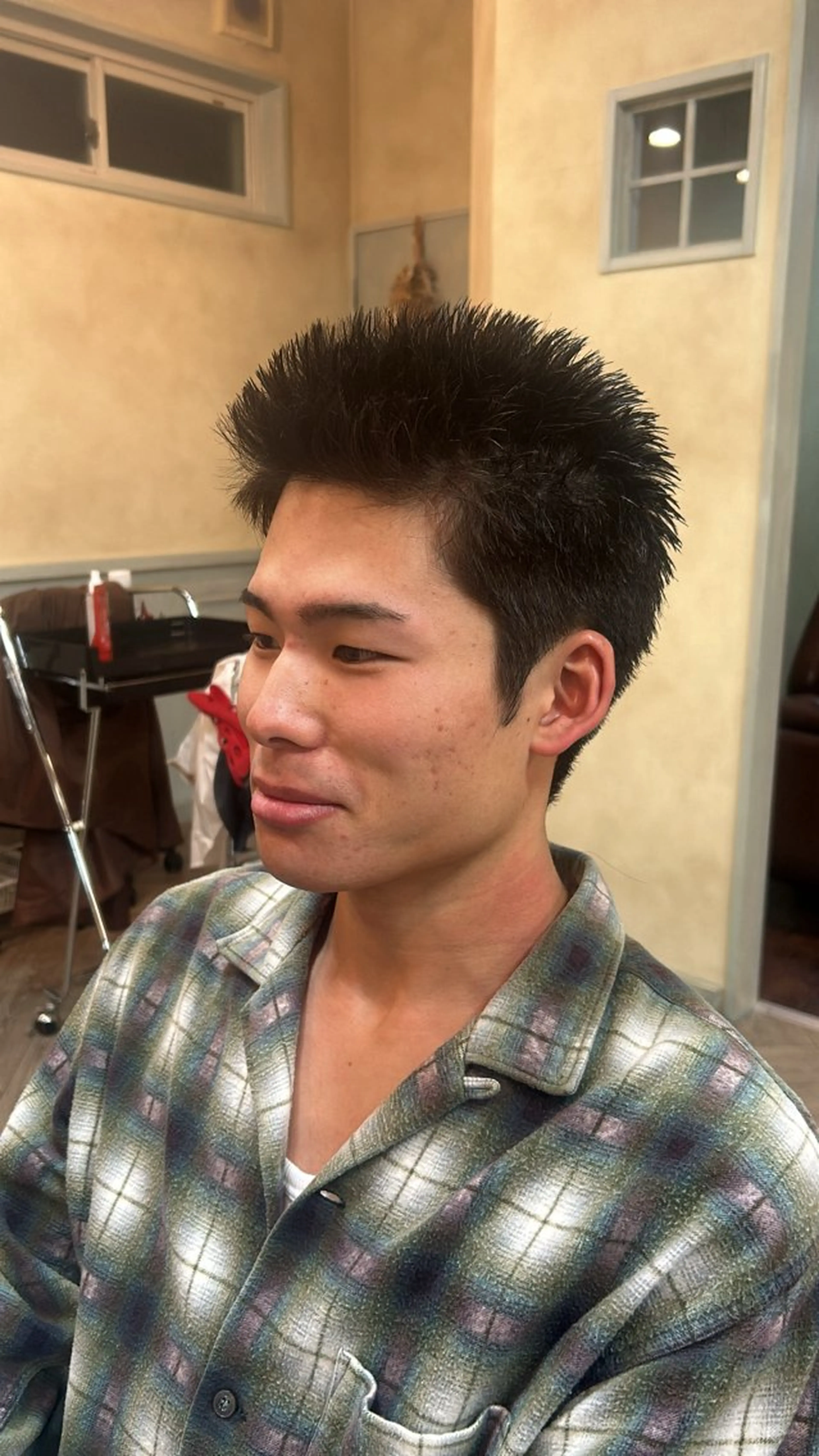 メンズ カット アオバ / ハイトーンカラーのヘアスタイル