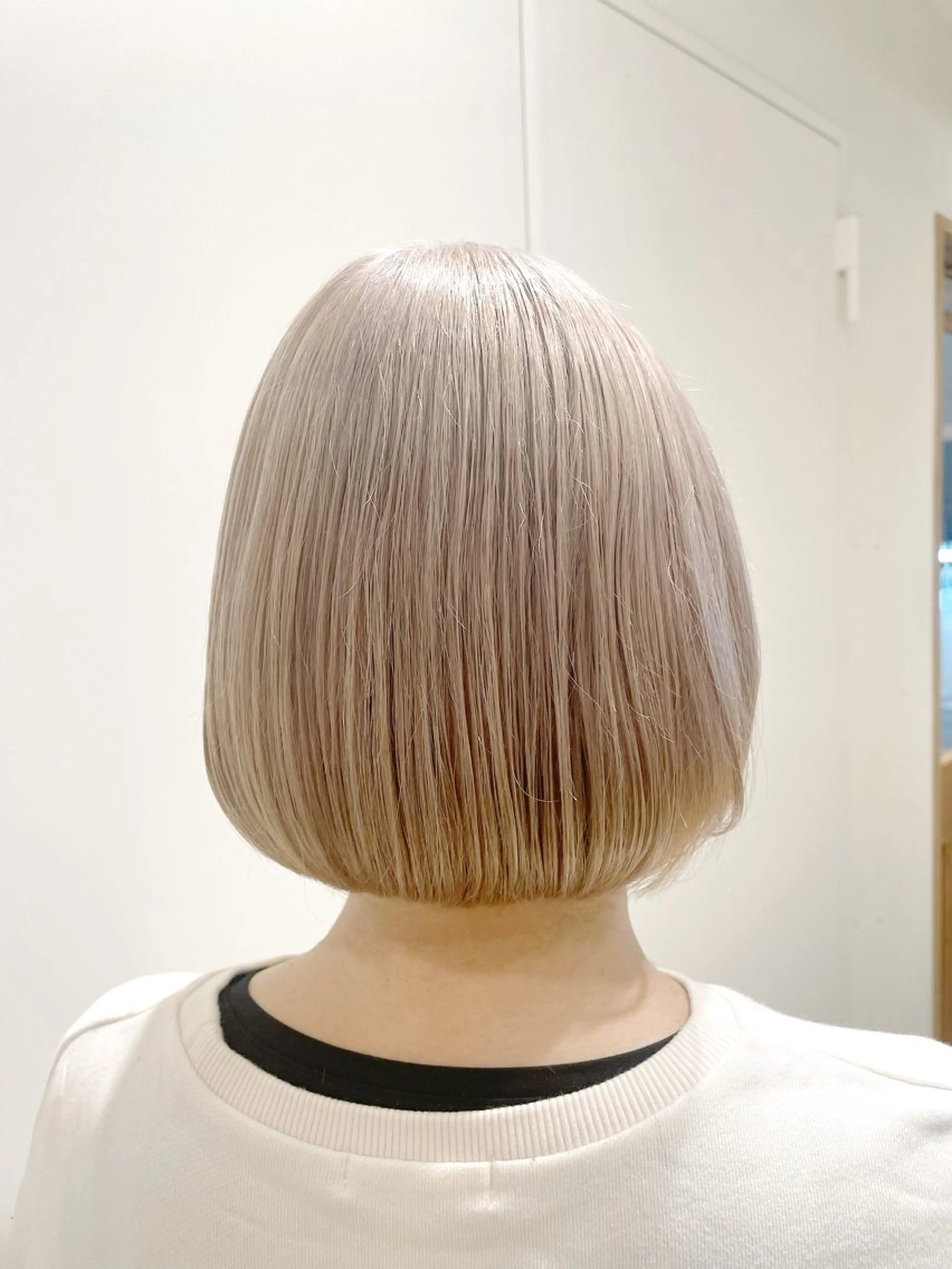 ショート カラー ハイトーンカラー ボブ カット ヘアカラー トリートメント EIGHT新宿 新井彩斗のヘアスタイル