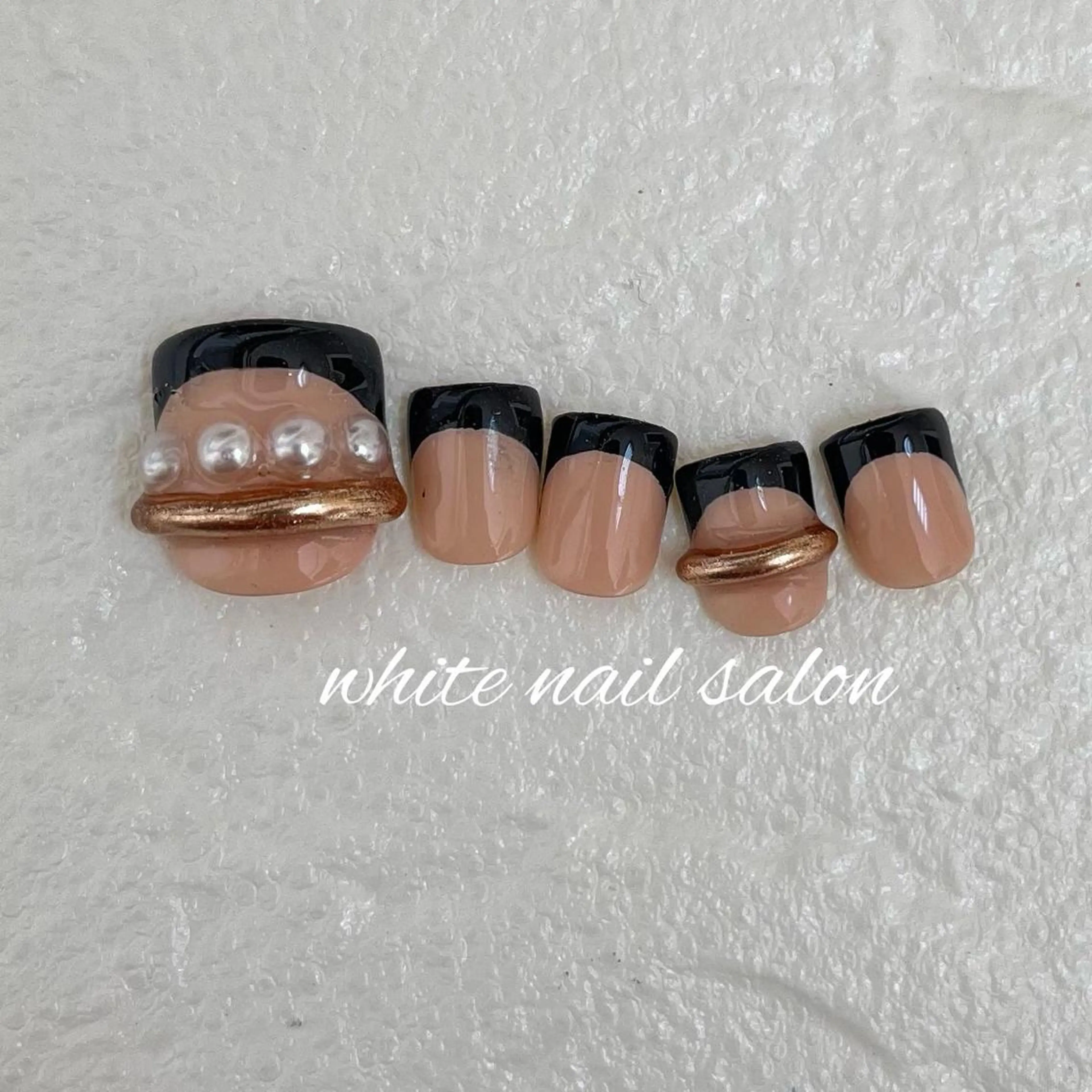 ネイル フットネイル ジェルネイル ハードジェル ラメ(グリッター) 持ち込み フットネイル white nail salonのネイルデザイン