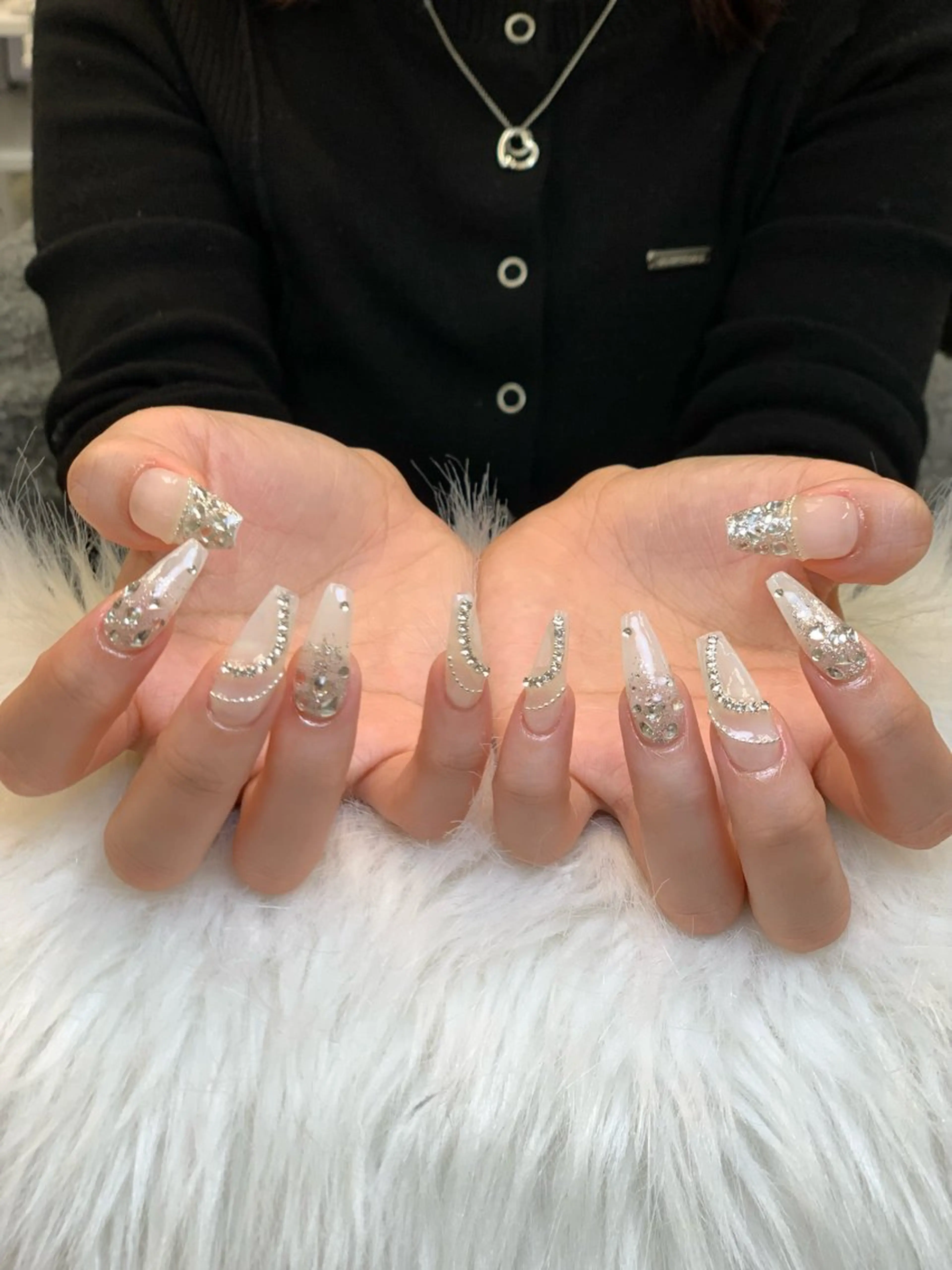 ネイル アートネイル オーロラネイル チークネイル 長さ出し フットネイル ハンドネイル Cloudy Chan 歌舞伎町のネイルデザイン