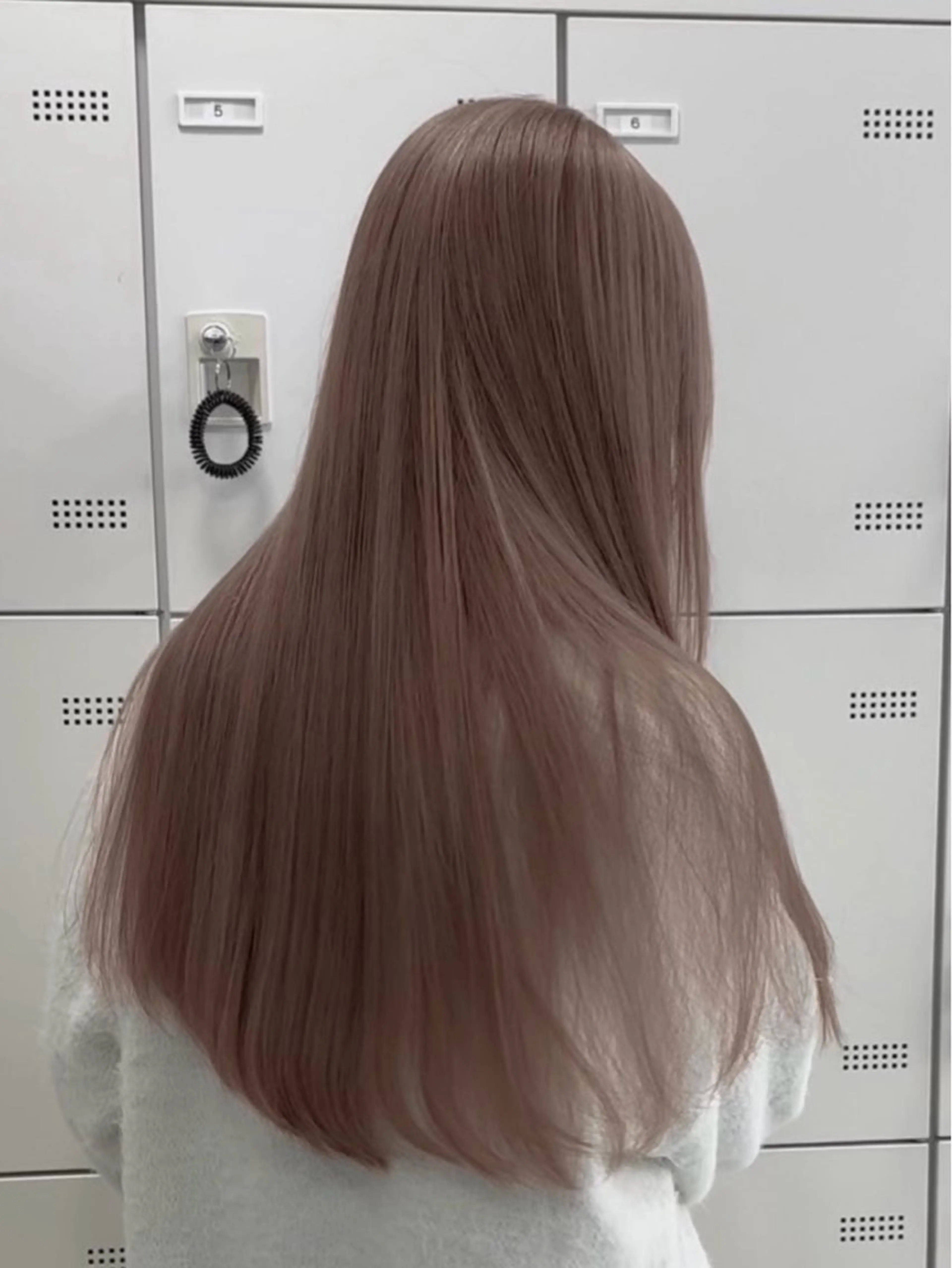 ロング カラー 🖤ハイトーン× レイヤー🖤SARAのヘアスタイル