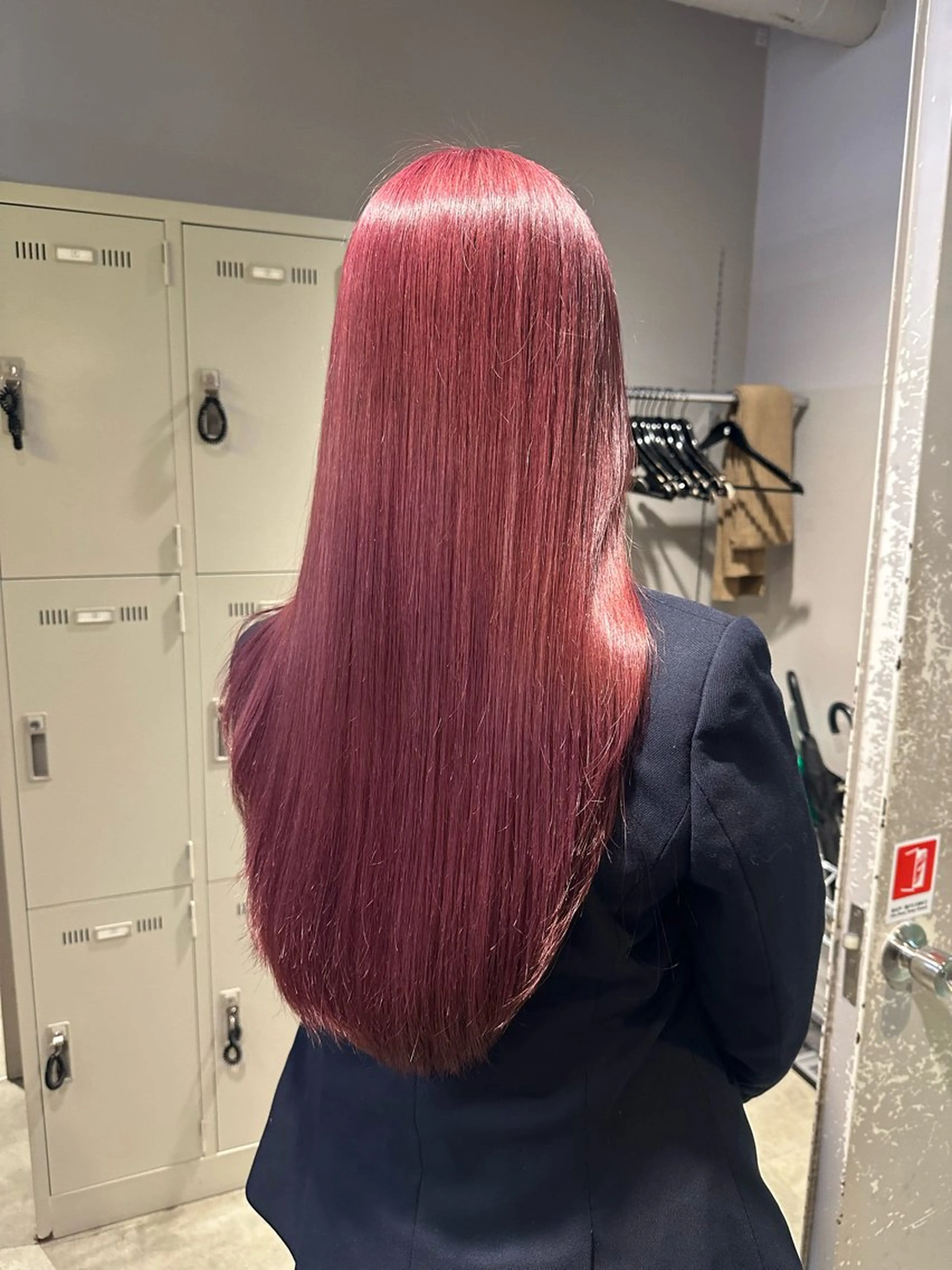 ロング カラー ベージュカラー 黒髪 ブリーチ ブルーカラー ブルーブラック ヘアカラー 🪞ハイトーン🪞 🤍waka🤍のヘアスタイル