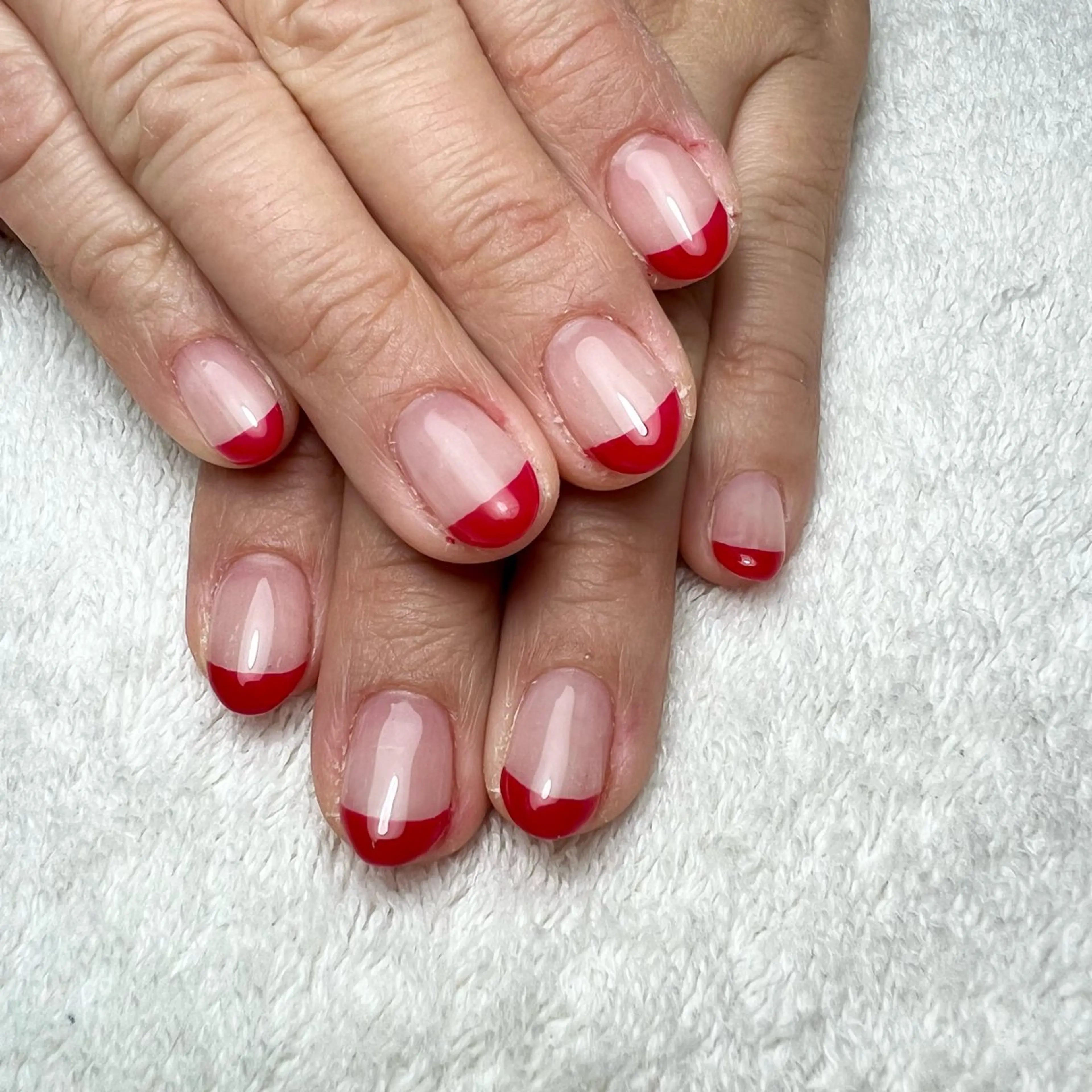 ネイル フレンチネイル シンプルネイル ハンドネイル COCO+所属・COCO +のエステ・リラクイメージ