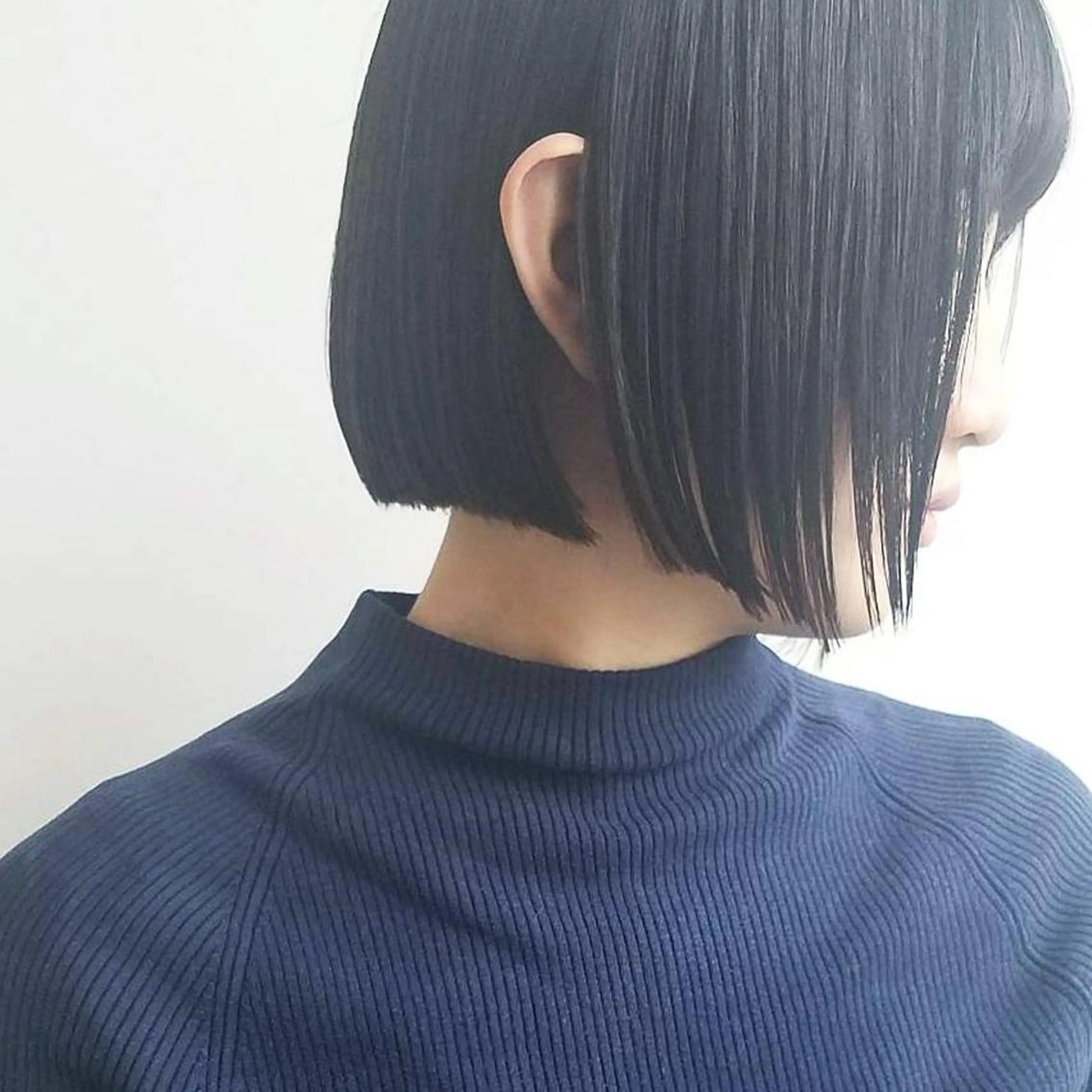 ショート カラー ショートボブ 黒髪 ブルーカラー ブルーブラック ボブ iplus まつげ、眉毛、耳つぼのマツエク・マツパデザイン