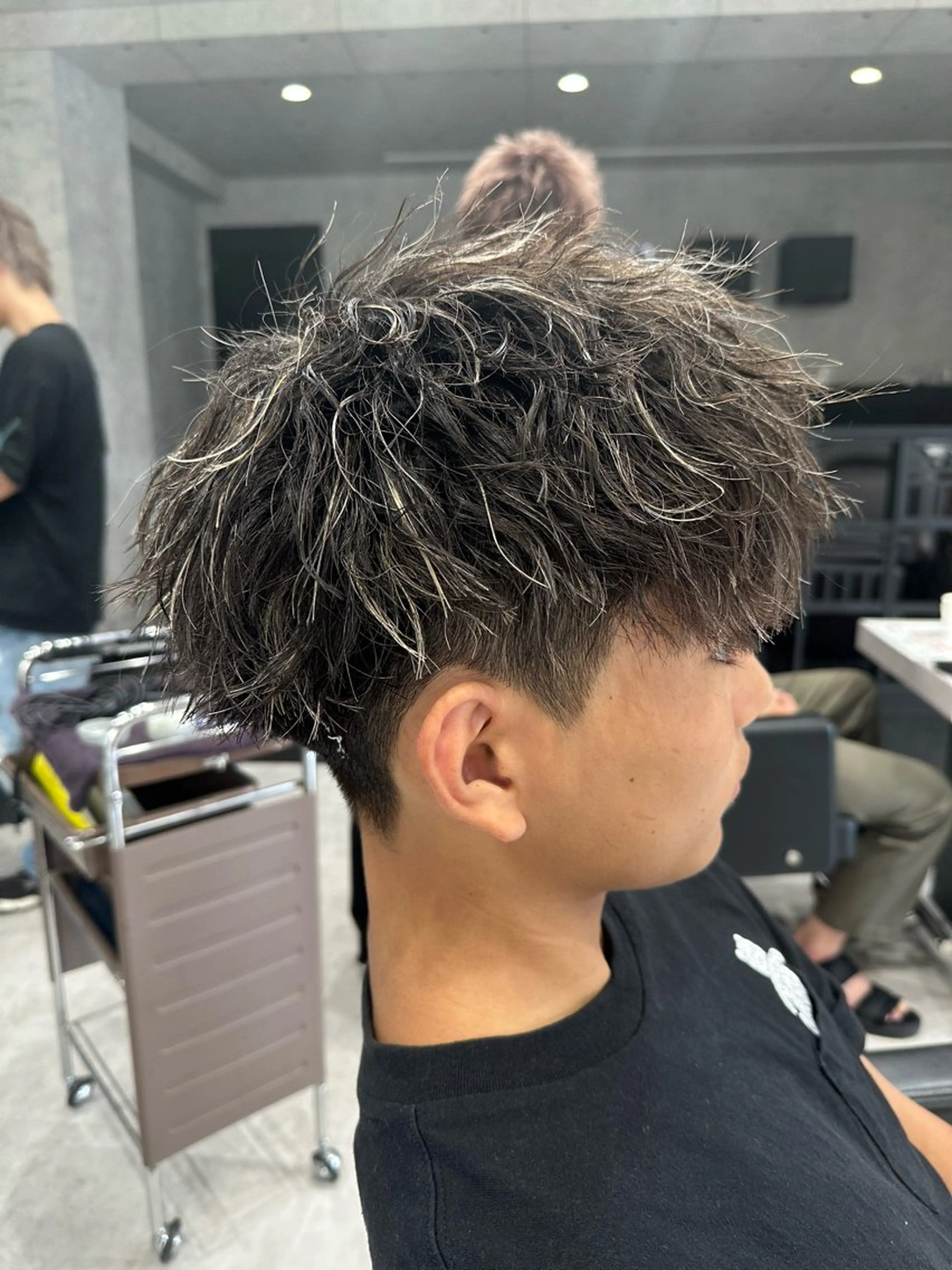 ショート パーマ メンズ メンズハイライト メンズパーマ ツイストスパイラルパーマ ハイライト スパイラルパーマ カット ユウ🪄 パーマ指名No1のヘアスタイル