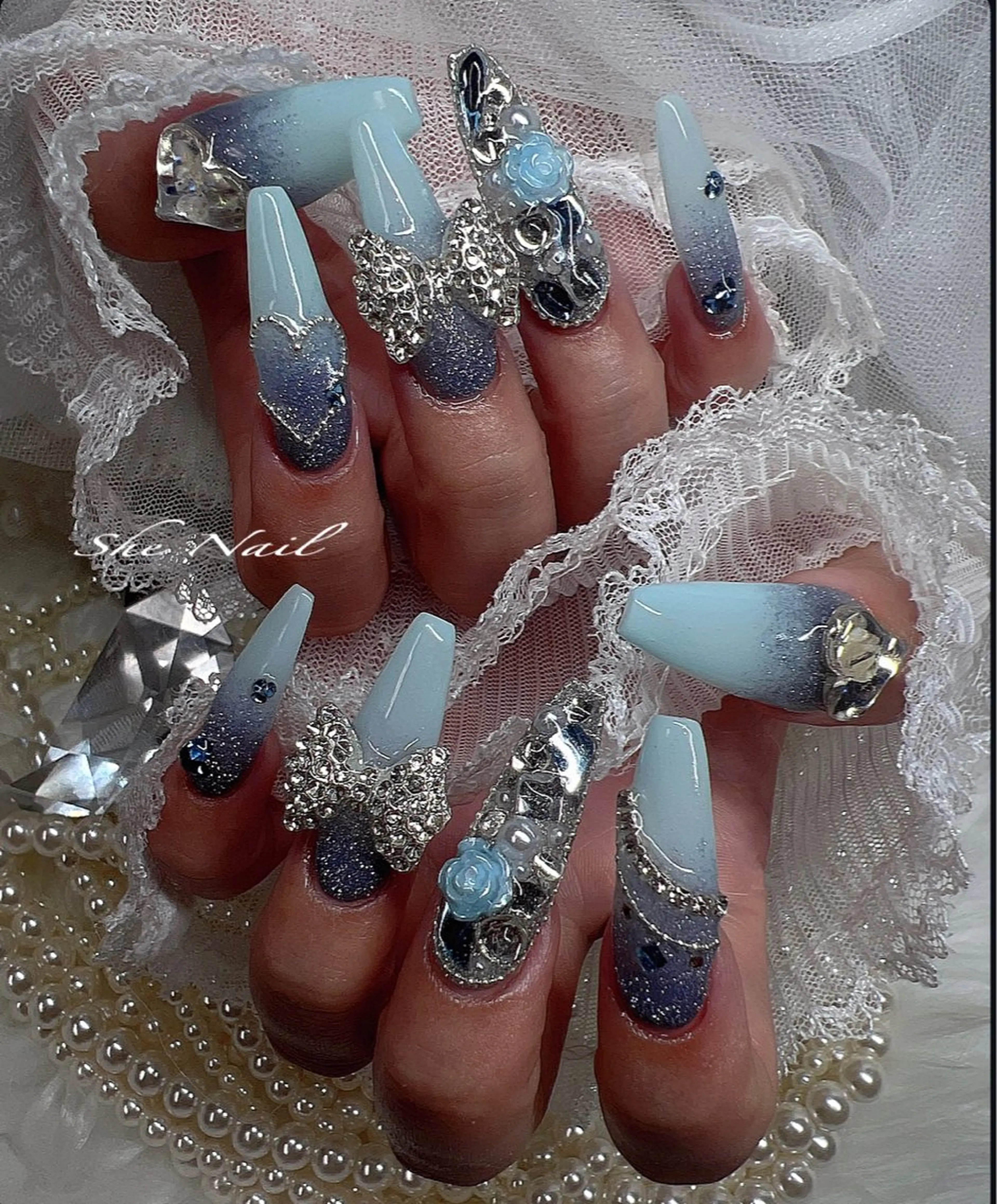 ネイル チークネイル 長さ出し グラデーション ラメ(グリッター) ラメグラデーション ハンドネイル She   Nail所属・ISA_ BELLAのネイルデザイン